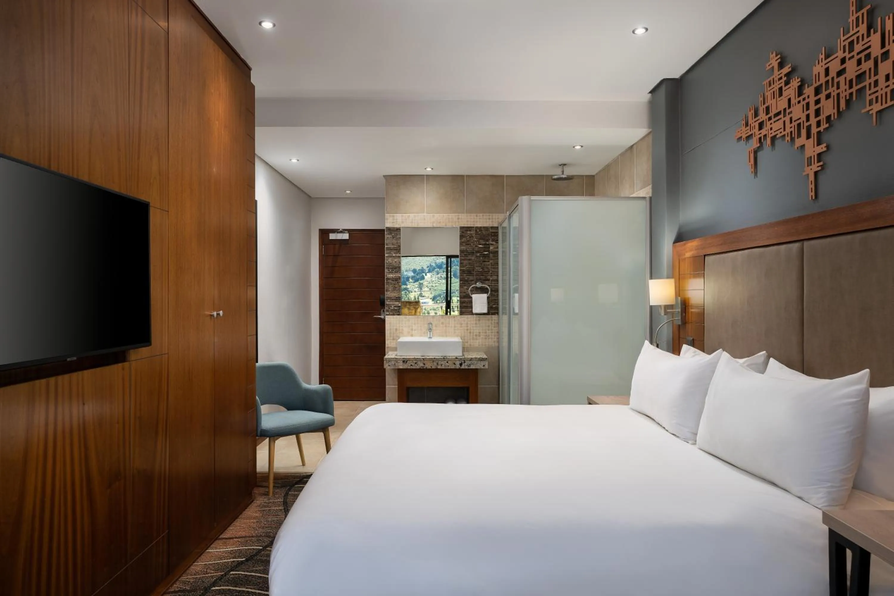 Bathroom, Bed in Protea Hotel by Marriott Clarens