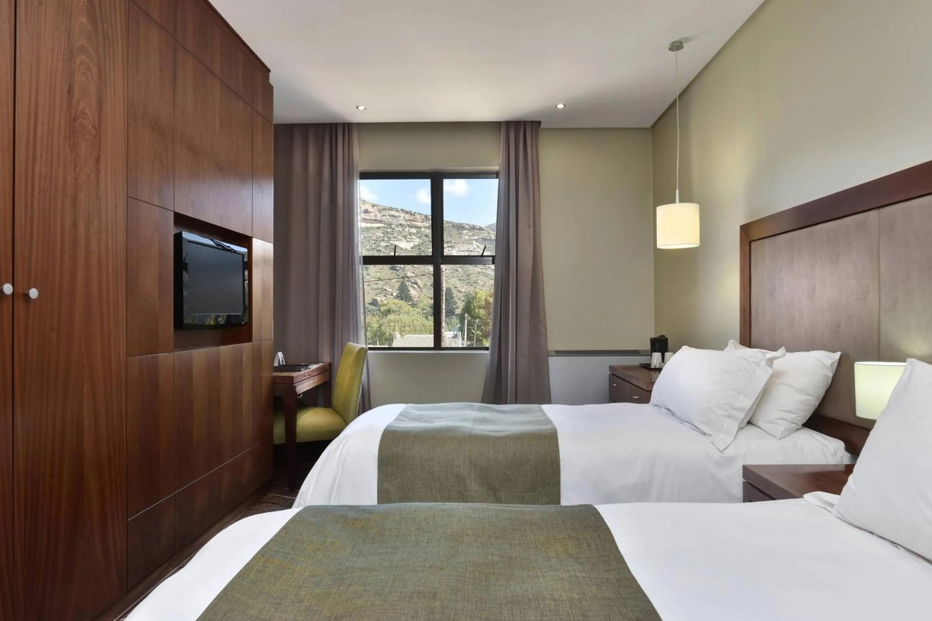 Photo of the whole room, Bed in Protea Hotel by Marriott Clarens