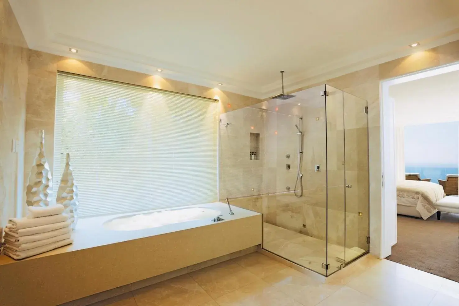 Shower, Bed in The Clarendon - Bantry Bay Shower, Bed in The Clarendon - Bantry Bay