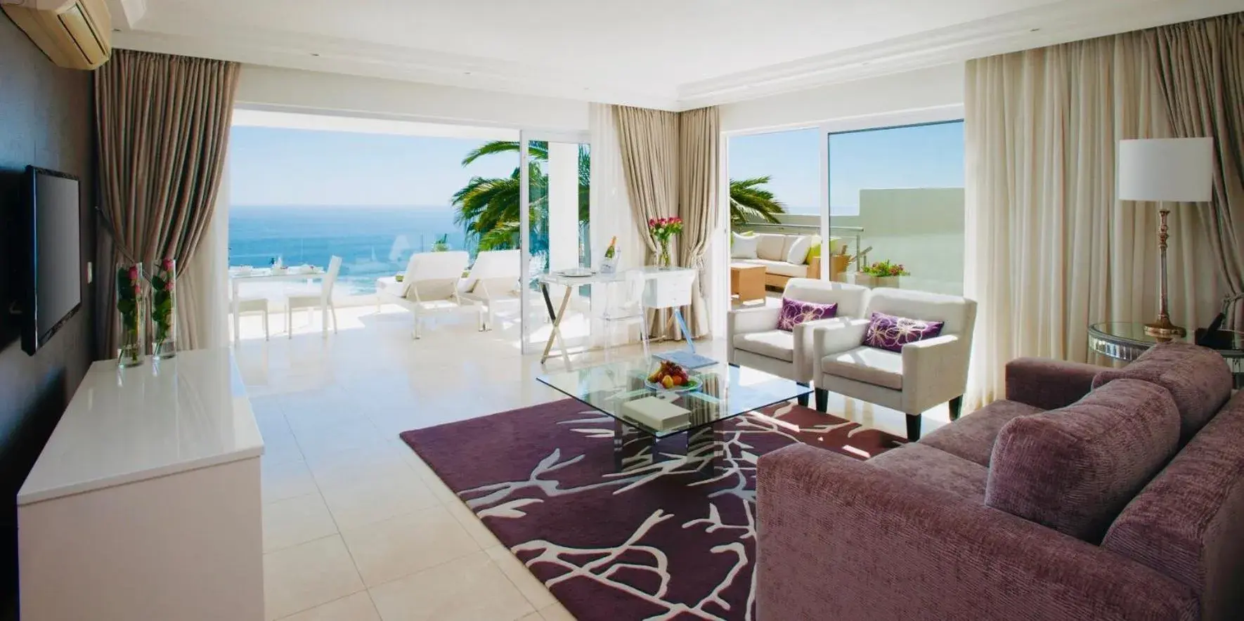 Property building in The Clarendon - Bantry Bay Property building in The Clarendon - Bantry Bay