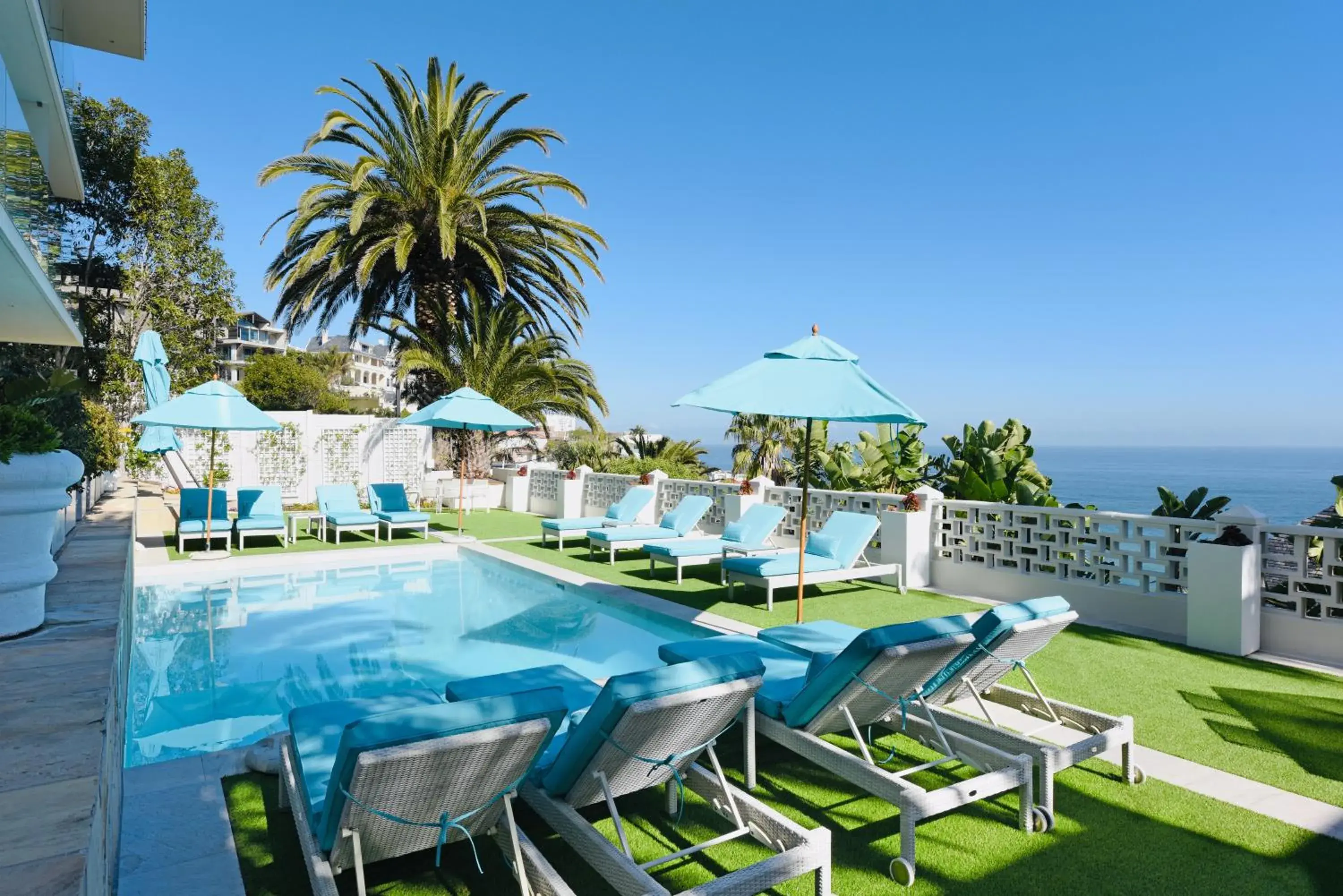 Pool view in The Clarendon - Bantry Bay Pool view in The Clarendon - Bantry Bay