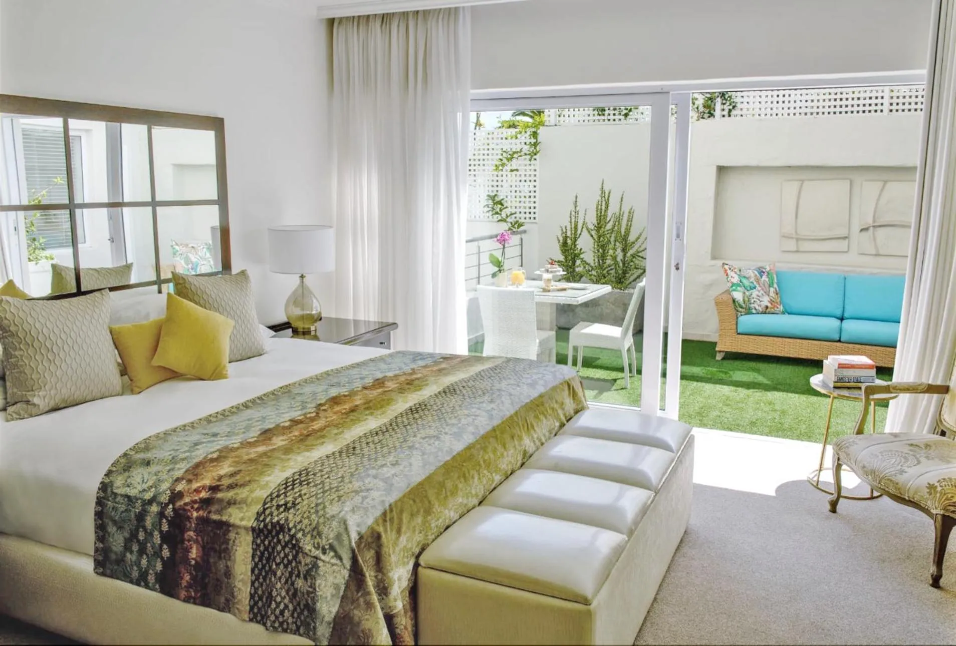 Bed in The Clarendon - Bantry Bay