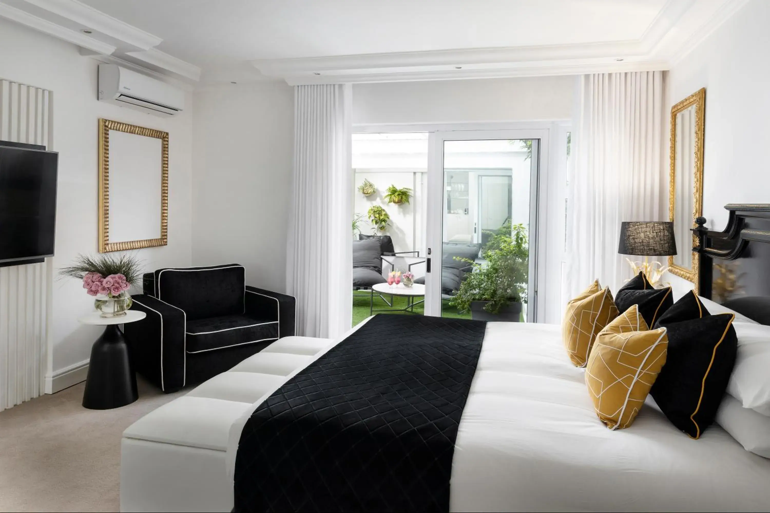 Standard Room in The Clarendon - Bantry Bay Standard Room in The Clarendon - Bantry Bay
