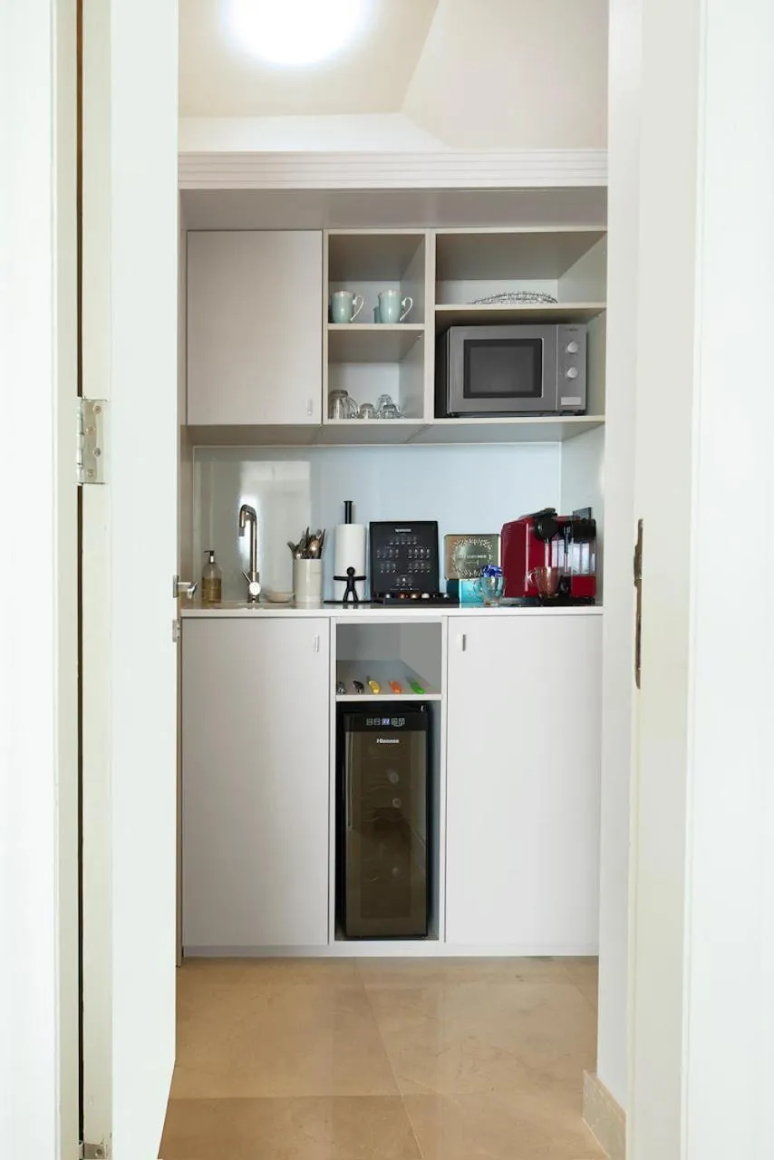 The Clarendon - Bantry Bay