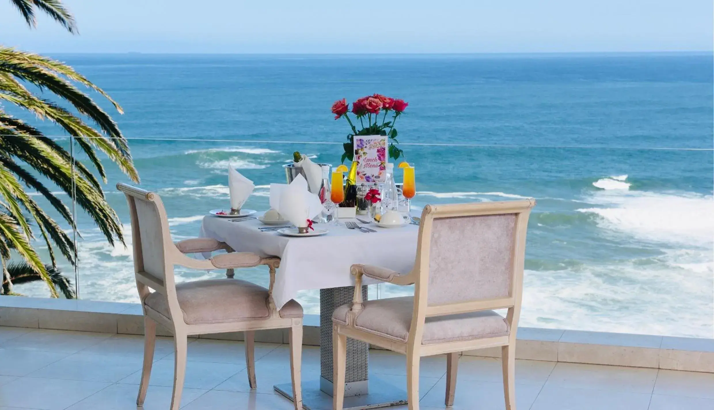 Food and drinks in The Clarendon - Bantry Bay Food and drinks in The Clarendon - Bantry Bay