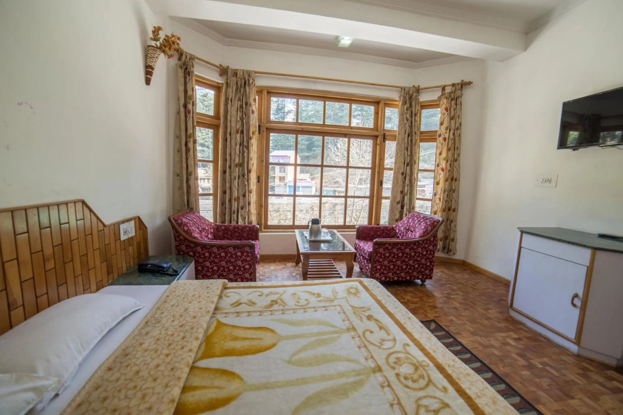 TV and multimedia, Bed in Hotel Satkar Residency - Riverside Old Manali