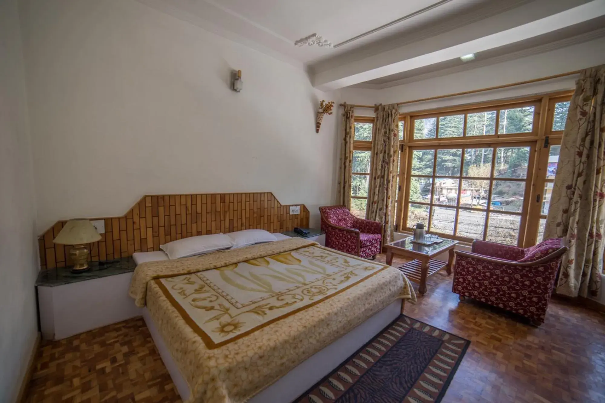 Superior King Room in Hotel Satkar Residency - Riverside Old Manali Superior King Room in Hotel Satkar Residency - Riverside Old Manali