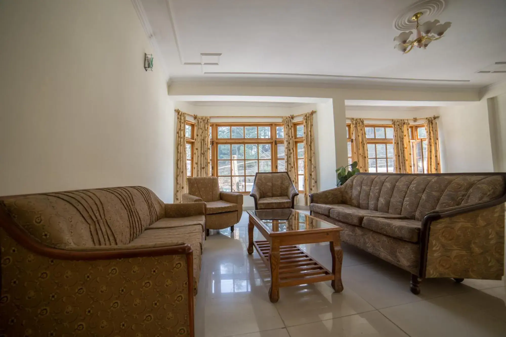 Lobby or reception in Hotel Satkar Residency - Riverside Old Manali Lobby or reception in Hotel Satkar Residency - Riverside Old Manali