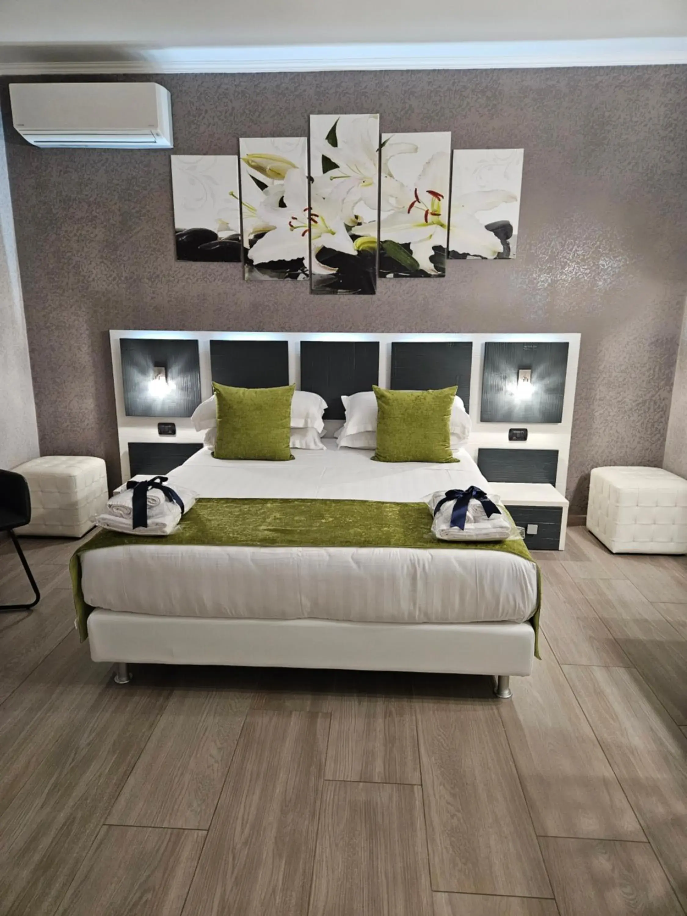 Large Double Room in Albis Rooms Guest House Large Double Room in Albis Rooms Guest House