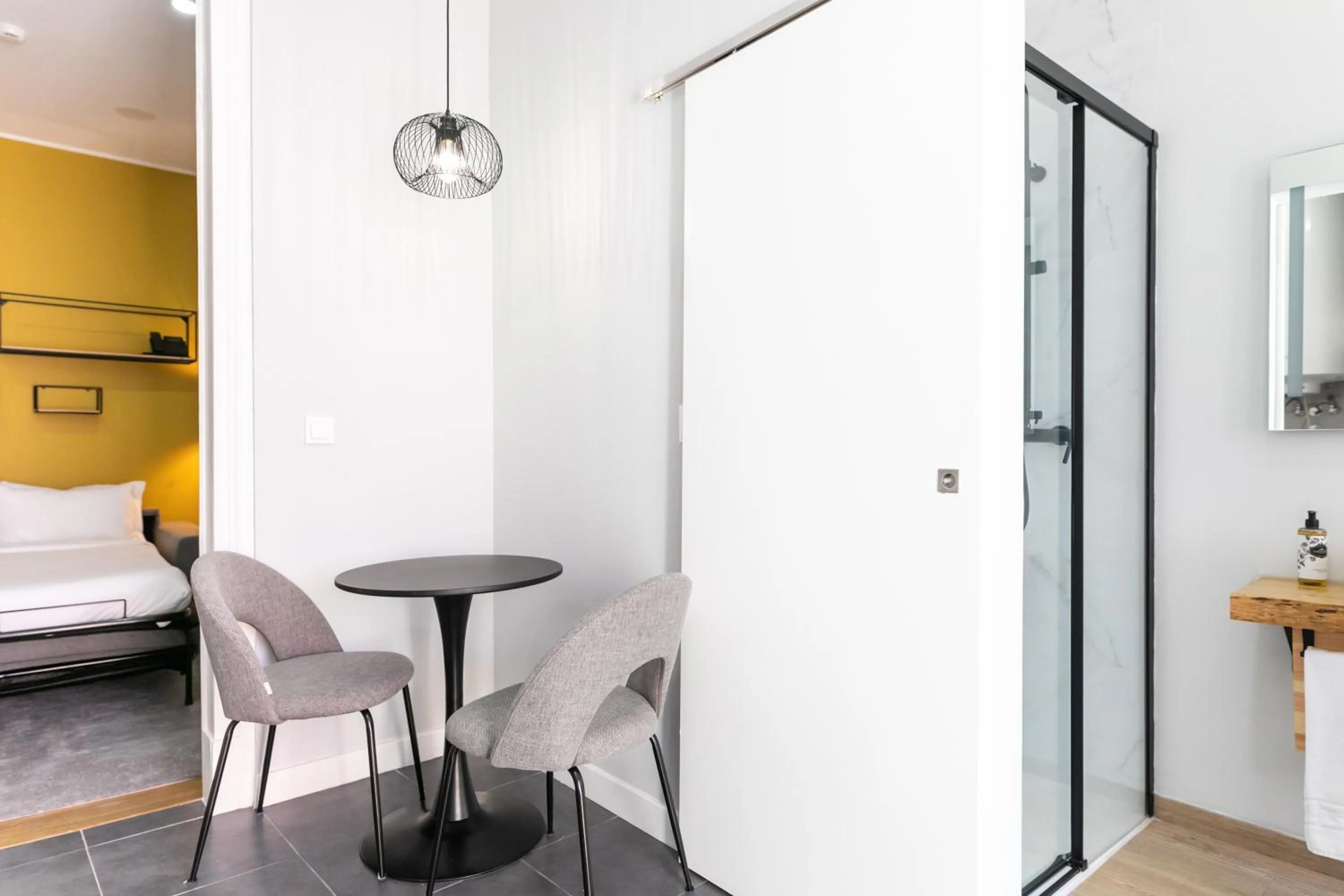 Bathroom, Bed in Lisboa 85 Suites & Apartments by RIDAN Hotels