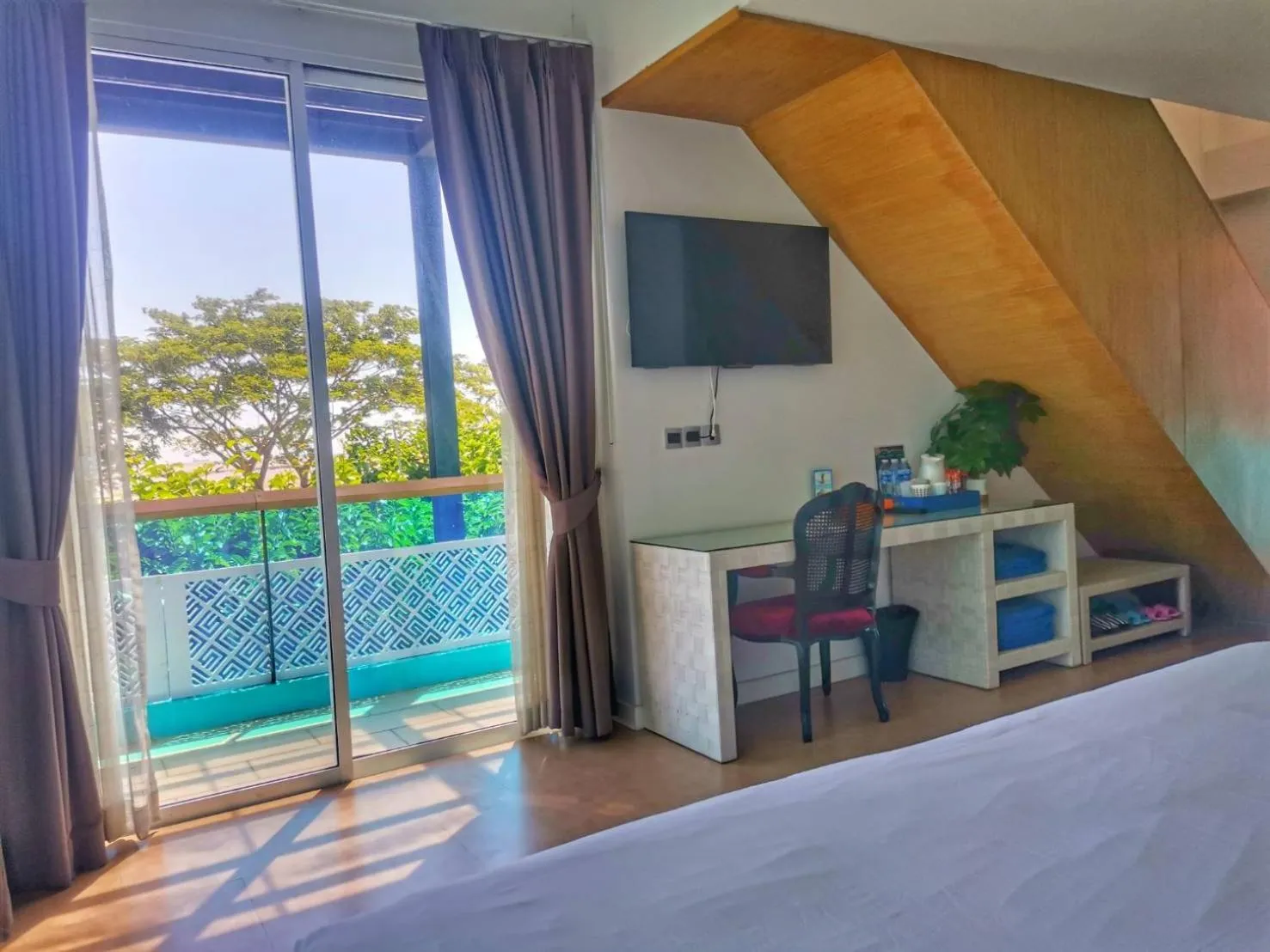 TV and multimedia, Bed in Beach Walk Boutique Resort