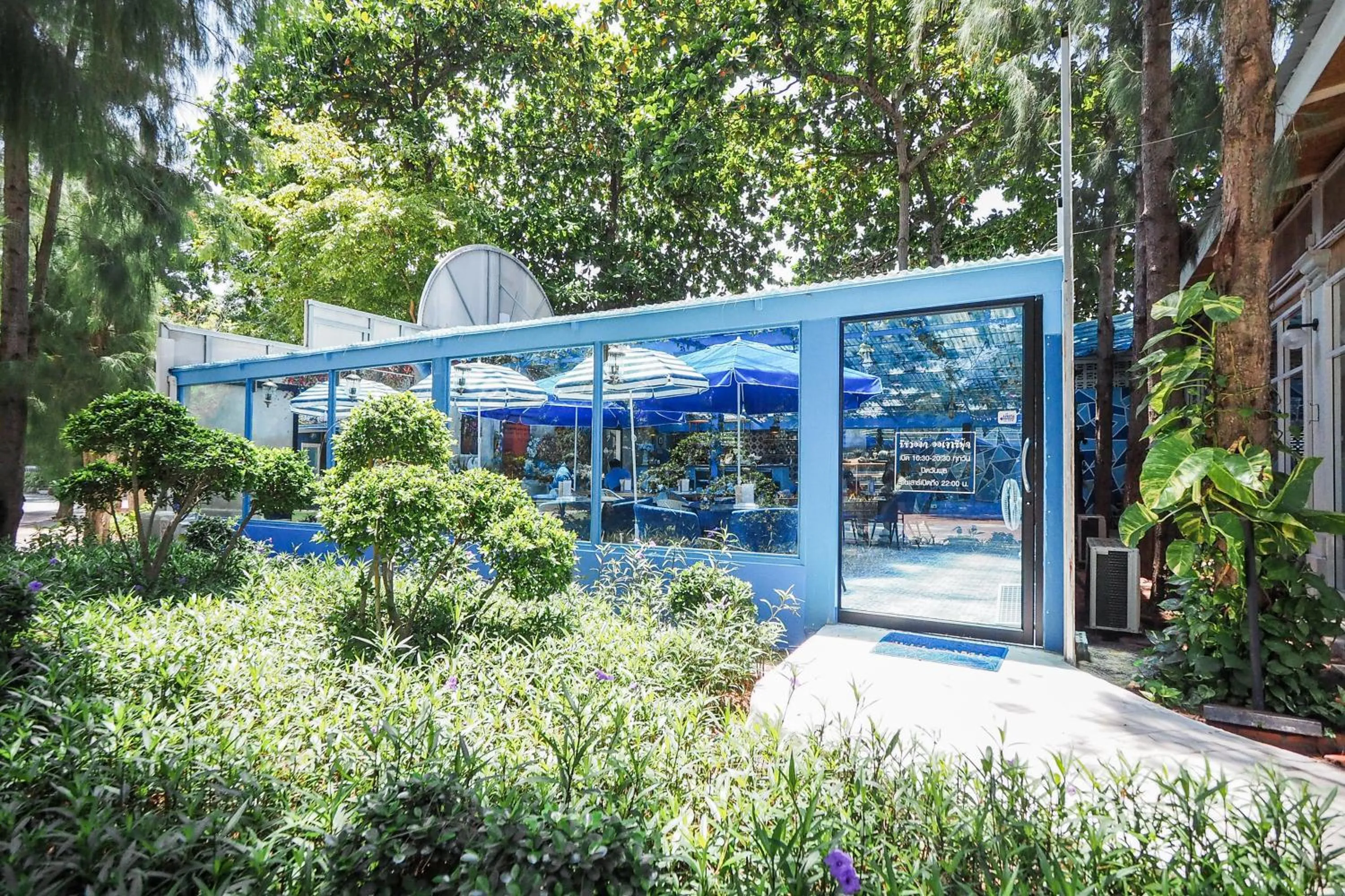 Food and drinks in Beach Walk Boutique Resort