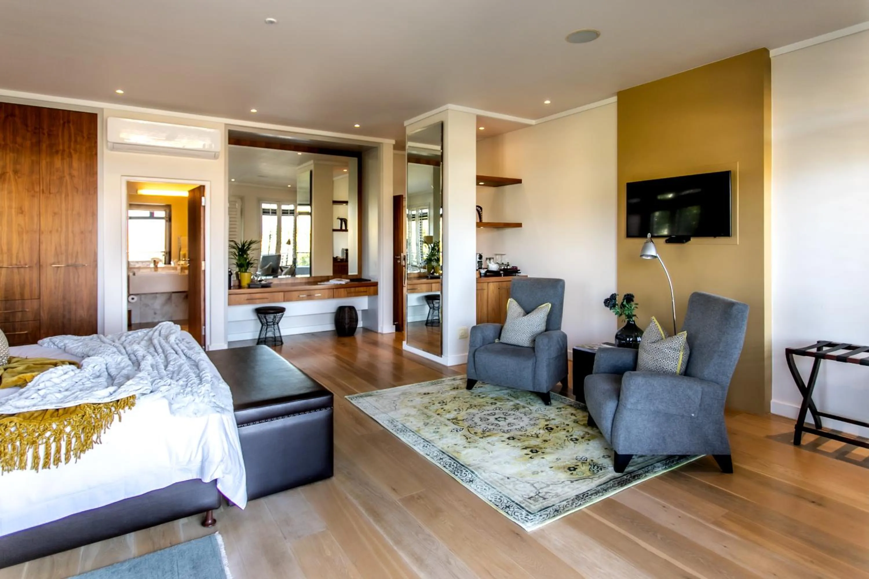 Bedroom, Bed in Selkirk House