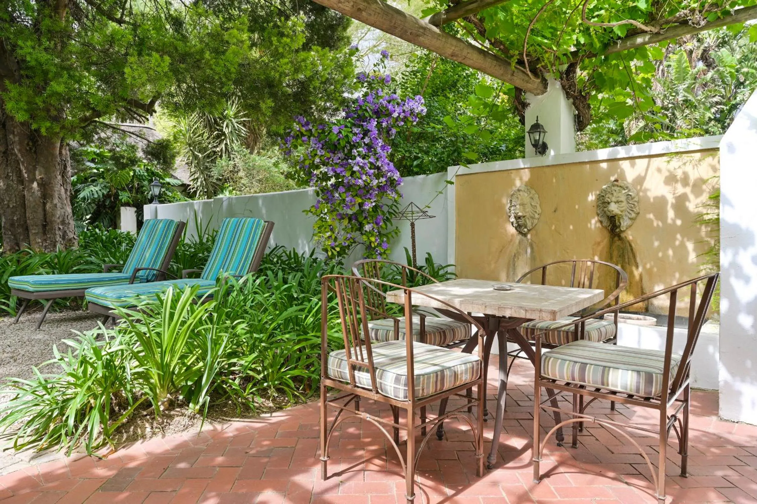 Garden in Woodall Country House and Spa