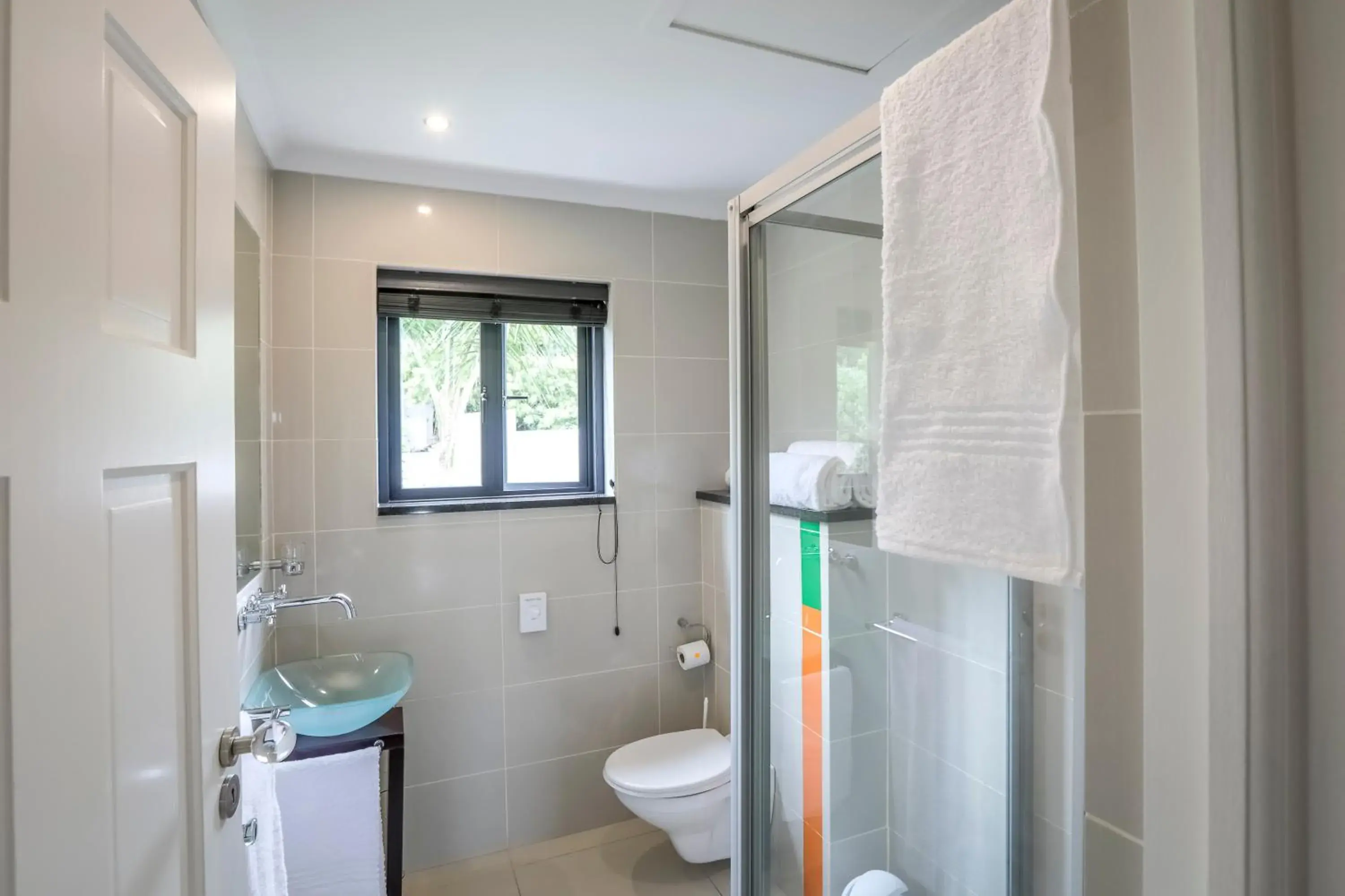Twin Budget Room - single occupancy in Orange Inn Knysna Twin Budget Room - single occupancy in Orange Inn Knysna