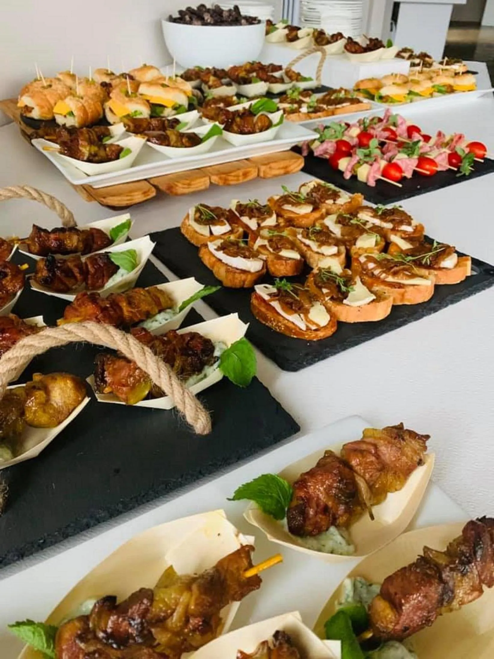 Food and drinks in Mont d'Or Monte Bello Estate