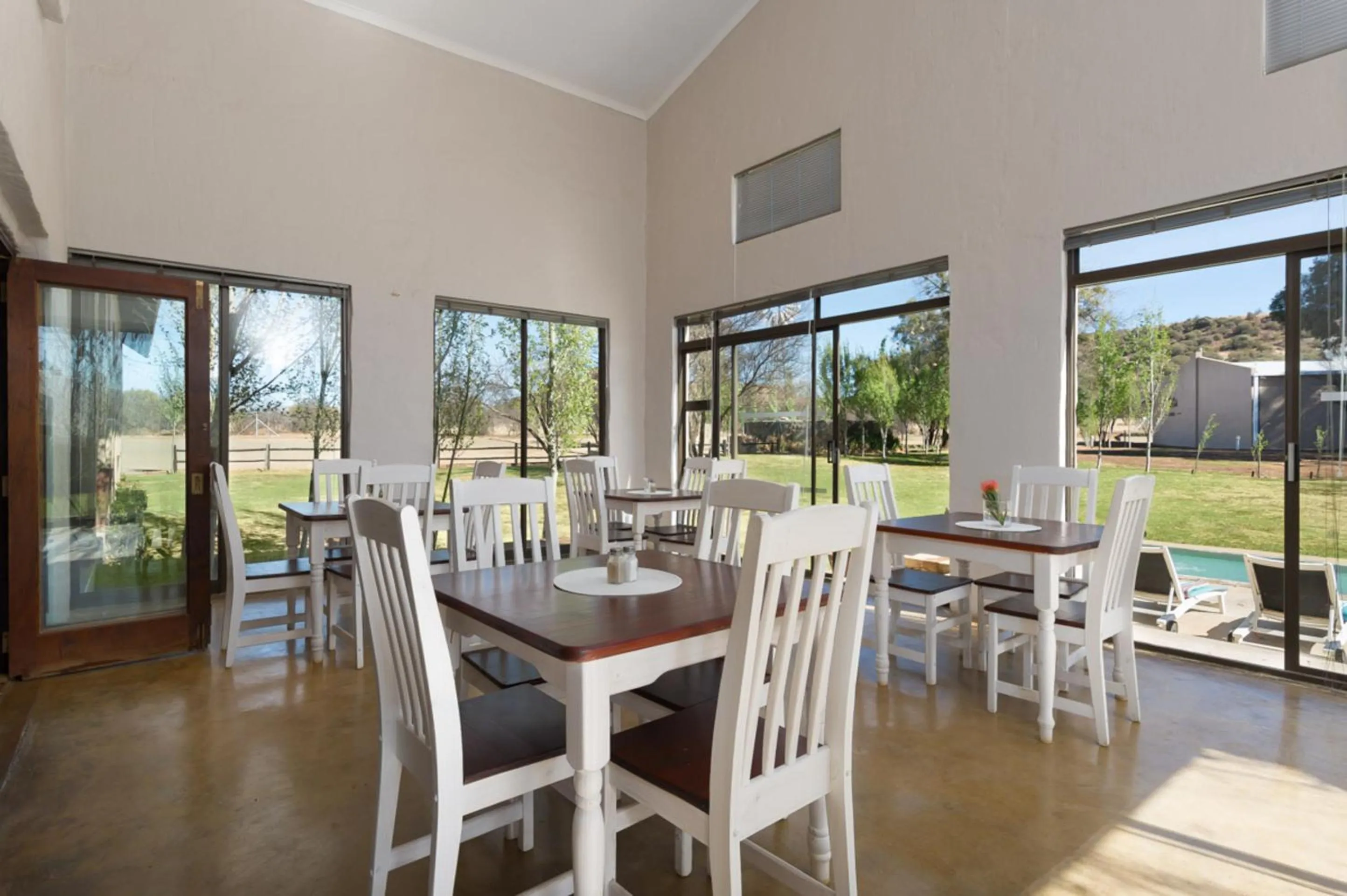 Restaurant/places to eat in Mont d'Or Monte Bello Estate