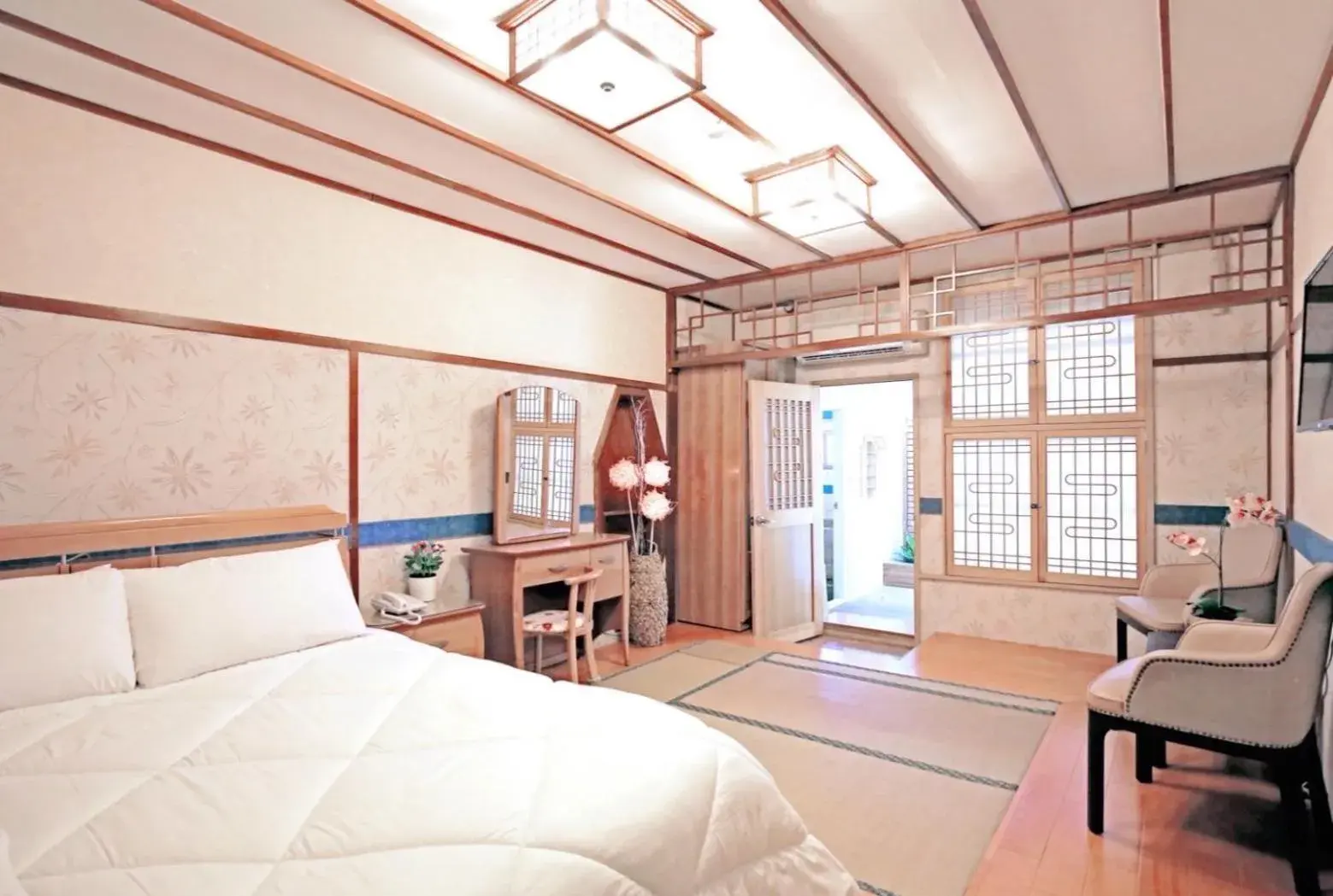 Photo of the whole room, Bed in Phoenix Pavilion Hot Spring Hotel Photo of the whole room, Bed in Phoenix Pavilion Hot Spring Hotel