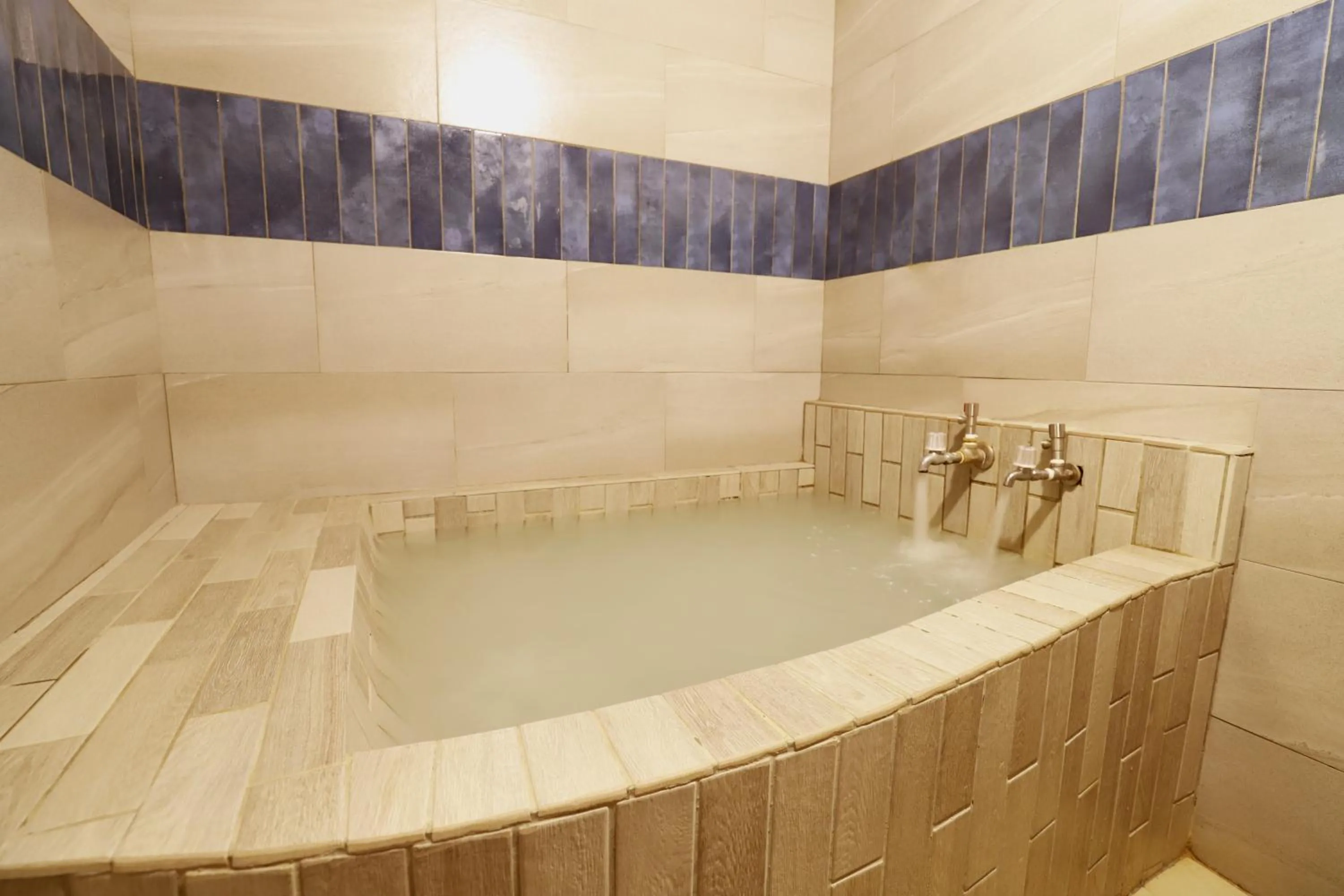 Hot Spring Bath in Phoenix Pavilion Hot Spring Hotel