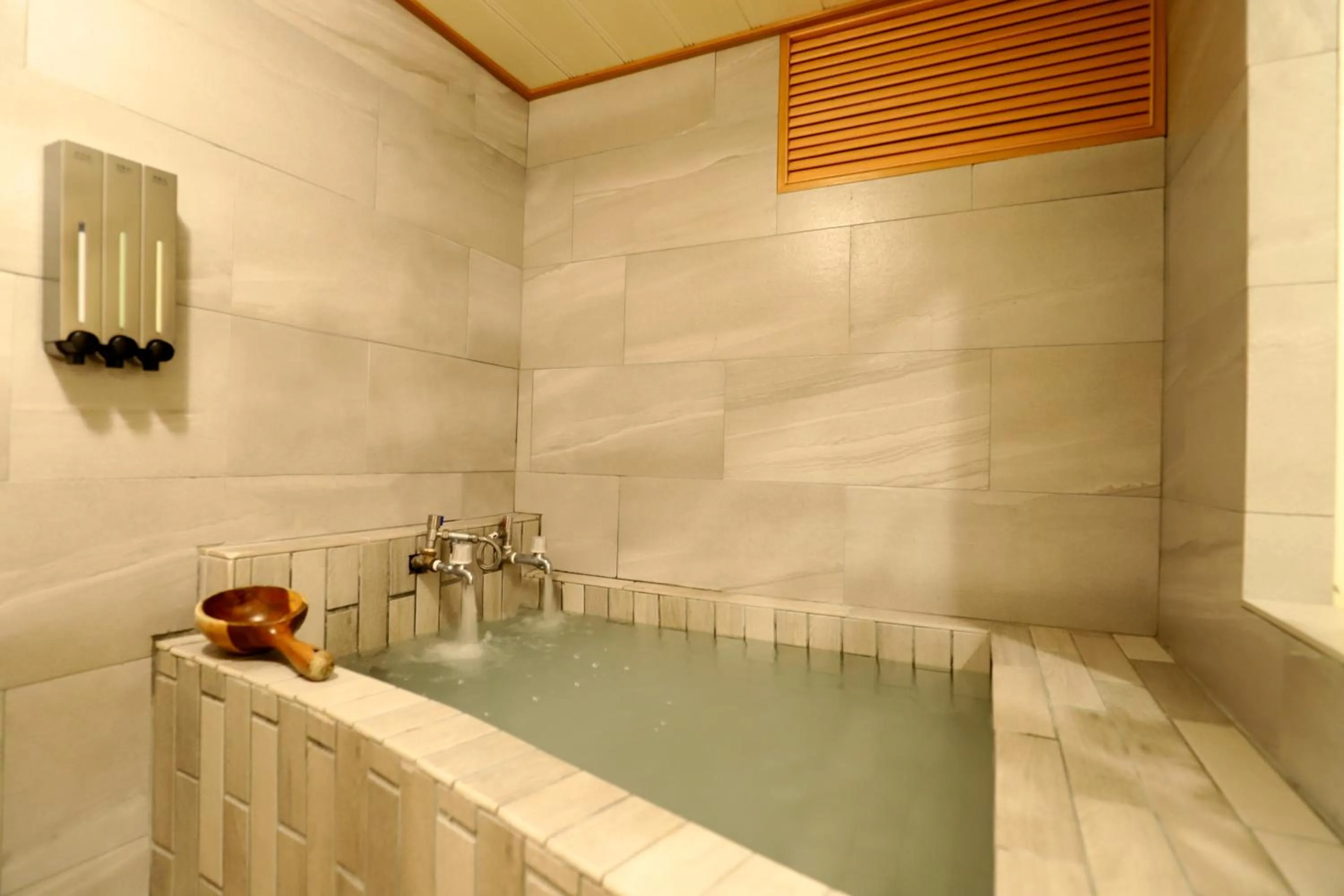 Hot Spring Bath in Phoenix Pavilion Hot Spring Hotel