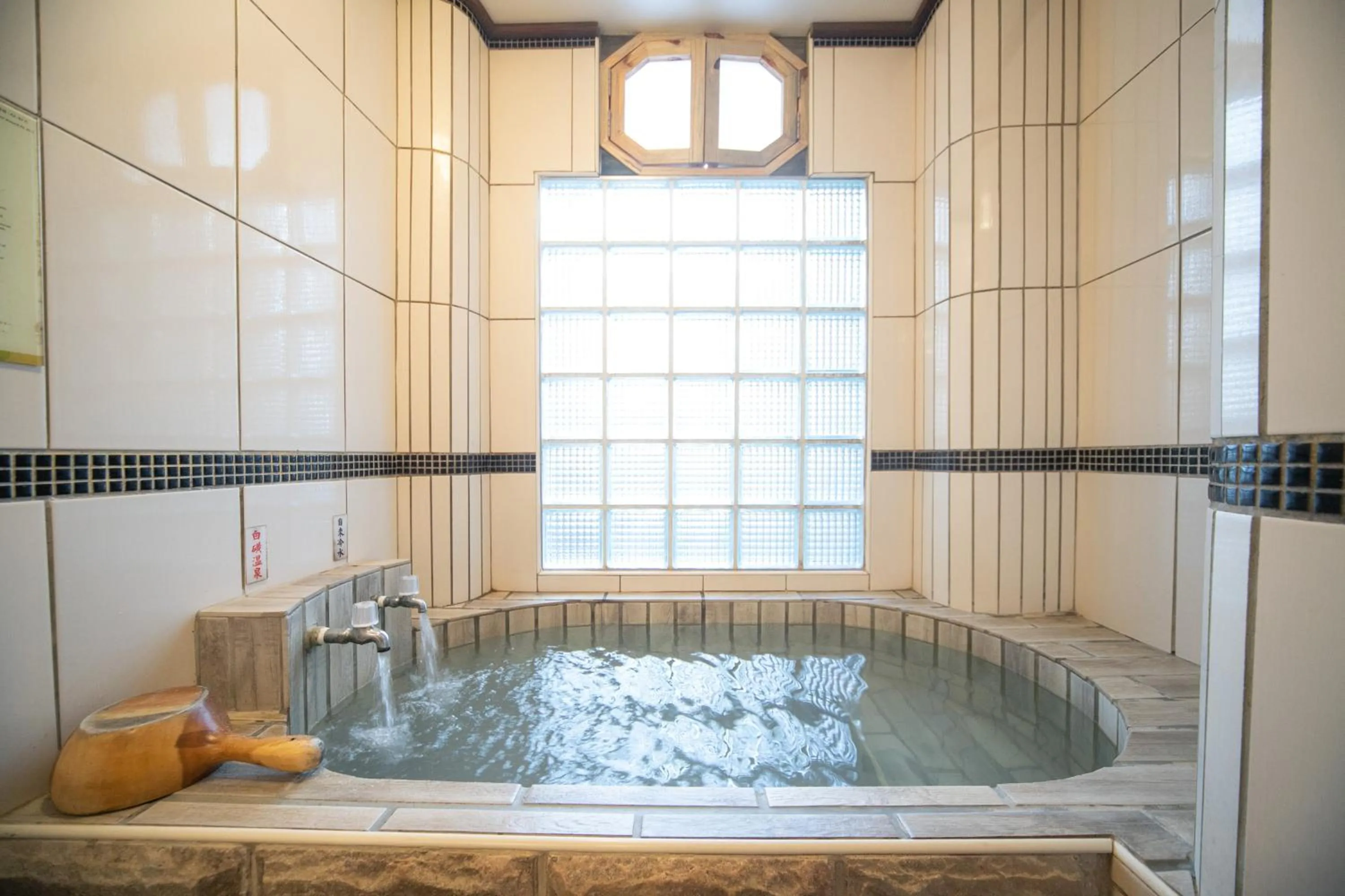 Hot Spring Bath in Phoenix Pavilion Hot Spring Hotel