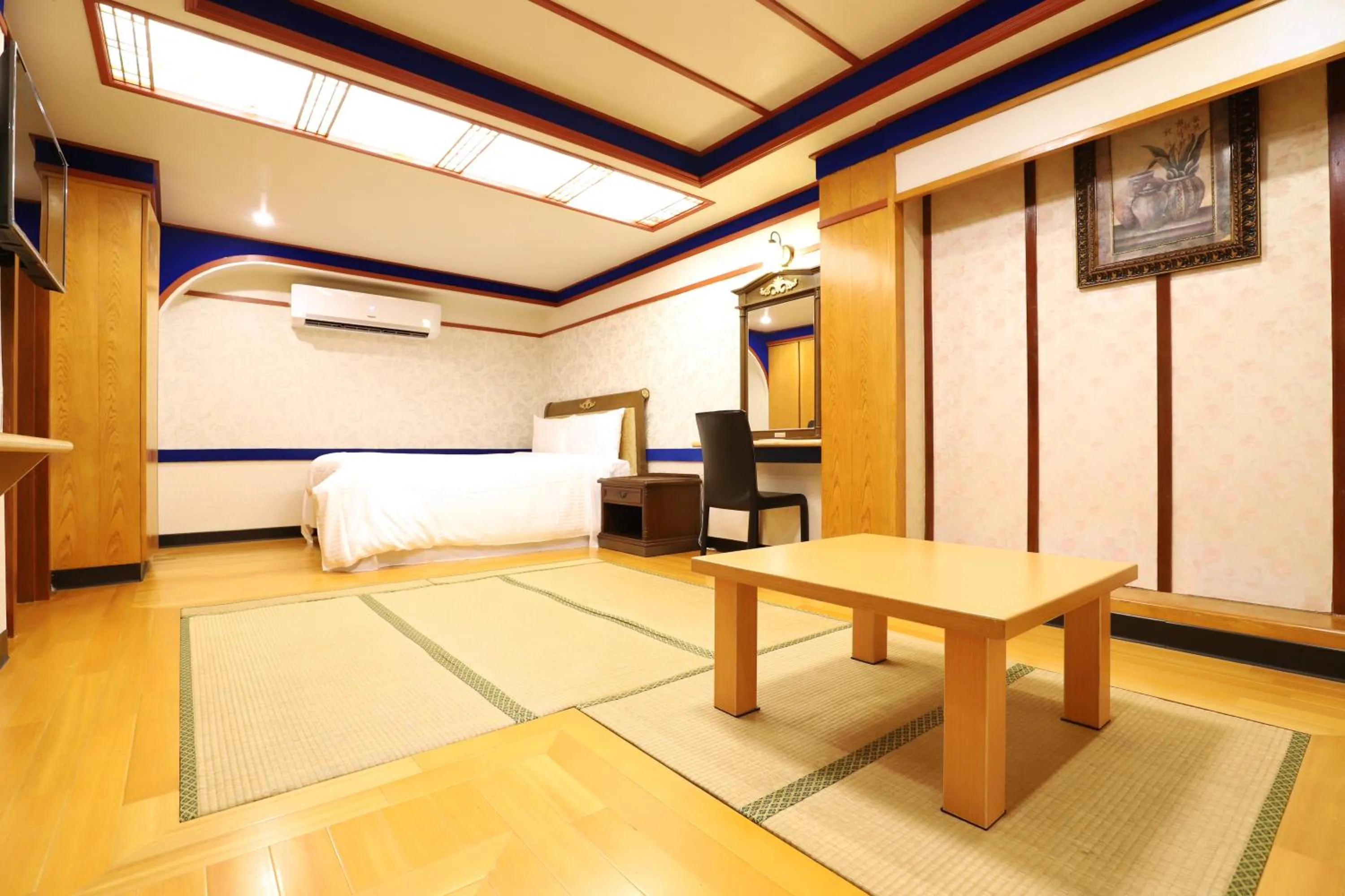 Photo of the whole room in Phoenix Pavilion Hot Spring Hotel