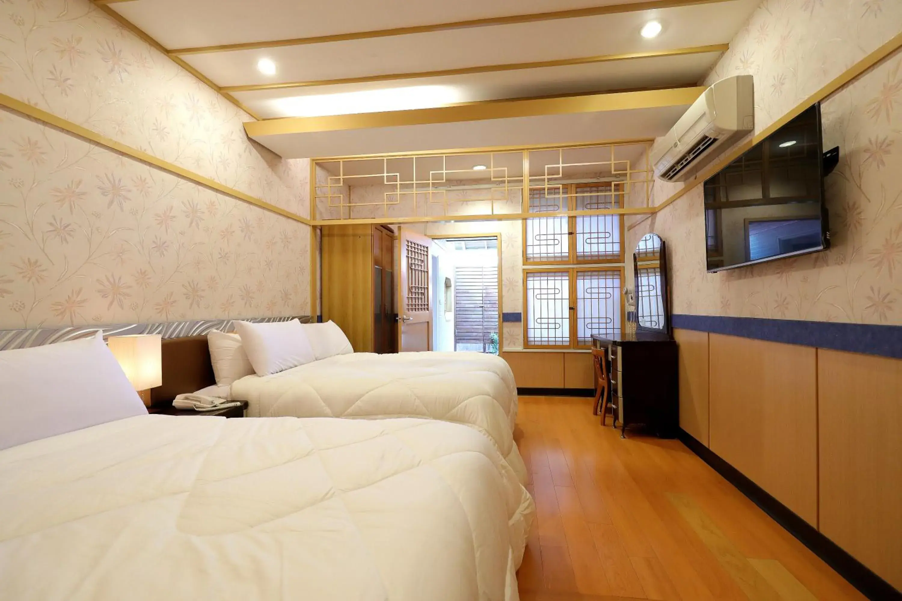 Standard Quadruple Room in Phoenix Pavilion Hot Spring Hotel Standard Quadruple Room in Phoenix Pavilion Hot Spring Hotel