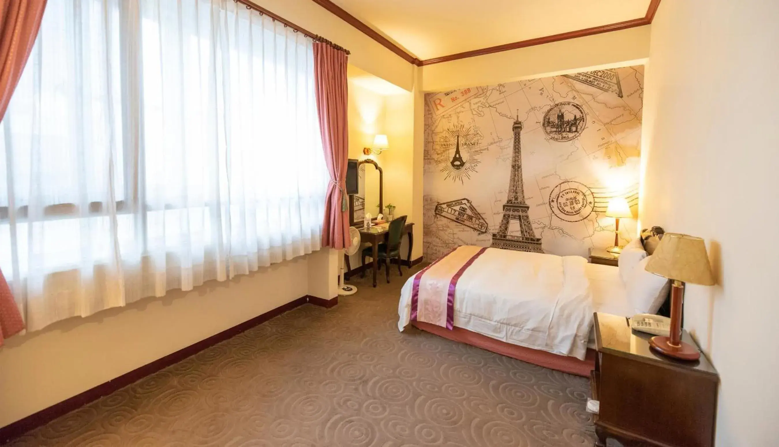 Bed in East Commercial Affairs Hotel Bed in East Commercial Affairs Hotel