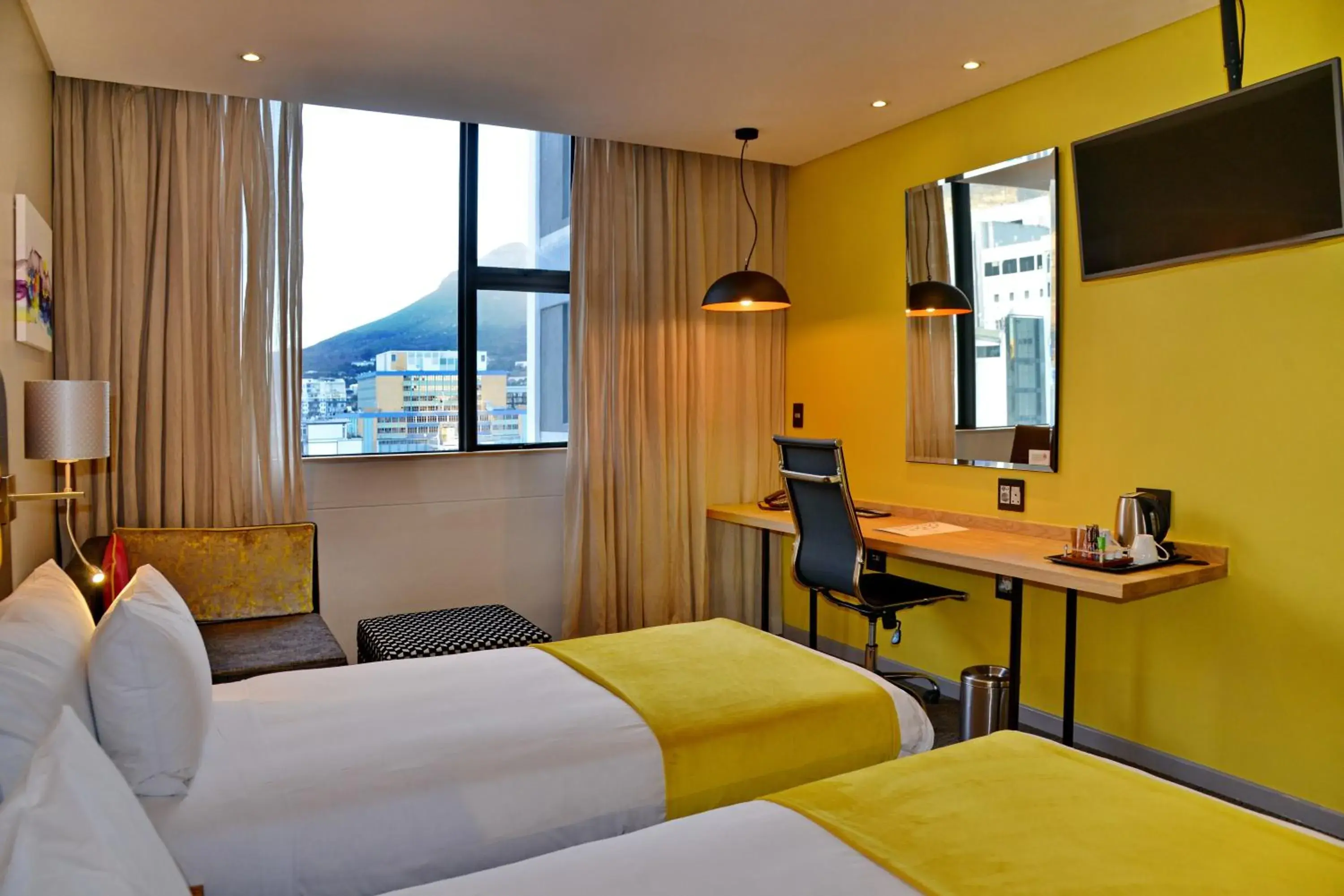 Photo of the whole room, Bed in Cresta Grande Cape Town Photo of the whole room, Bed in Cresta Grande Cape Town