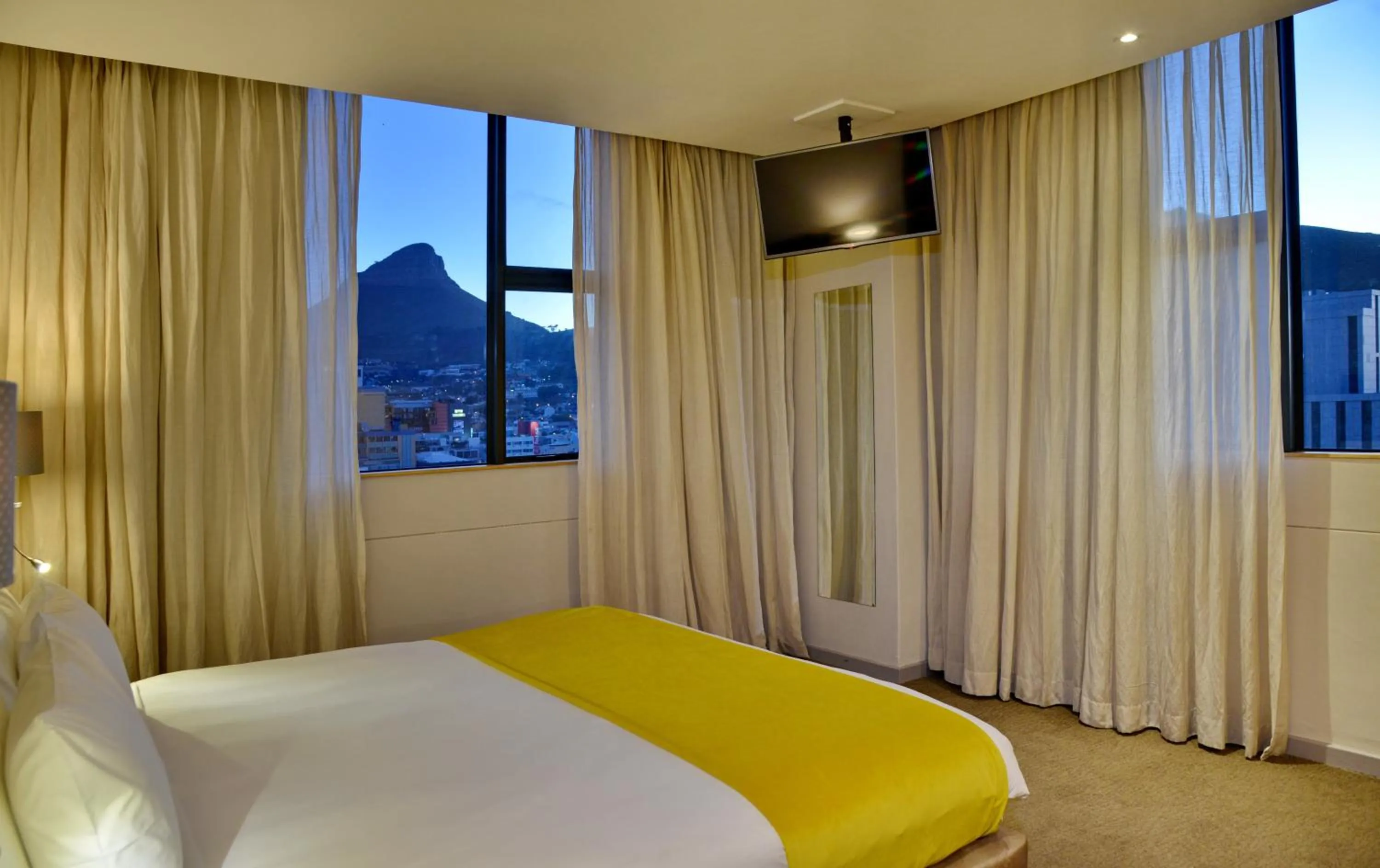 TV and multimedia, Bed in Cresta Grande Cape Town