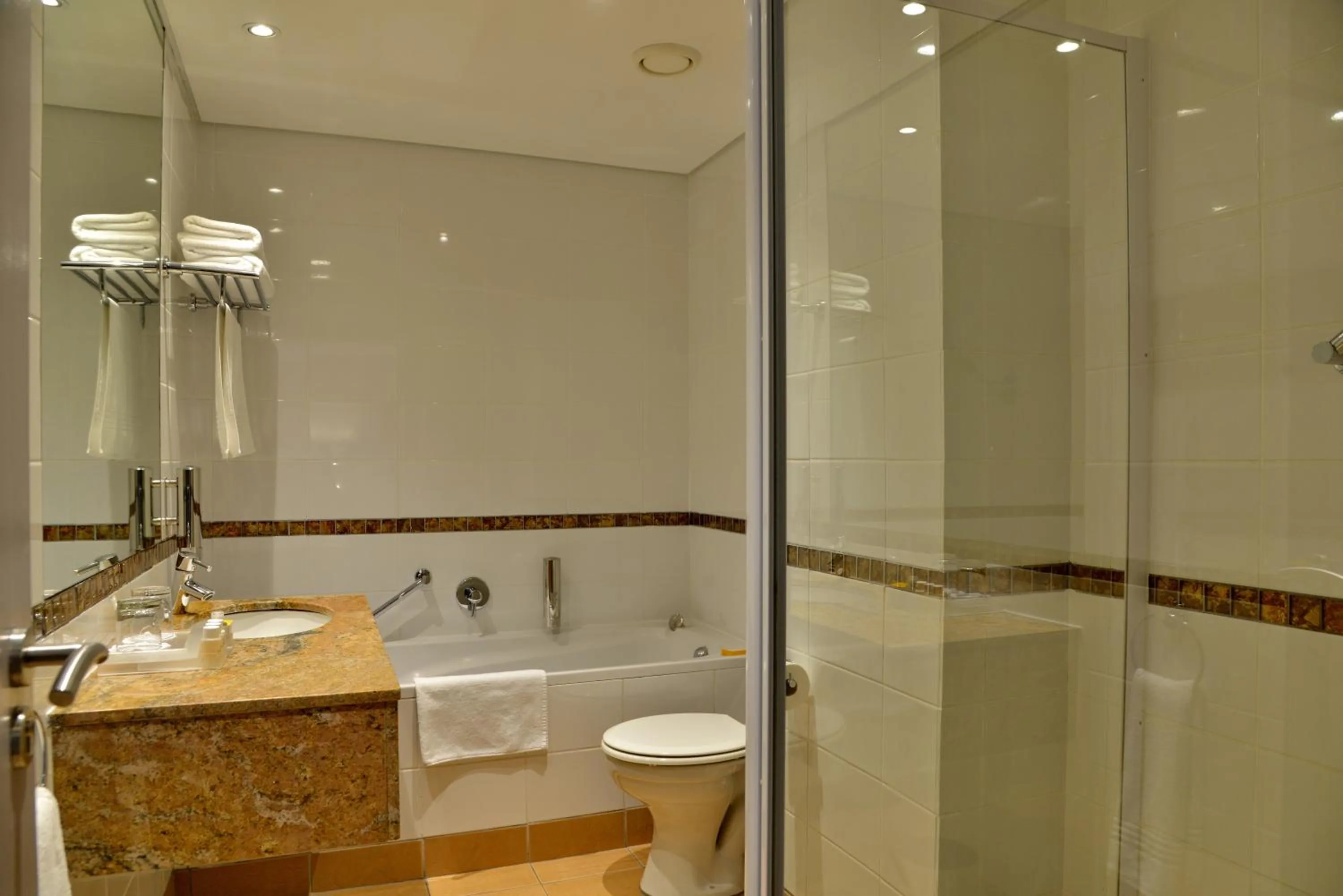 Toilet in Cresta Grande Cape Town