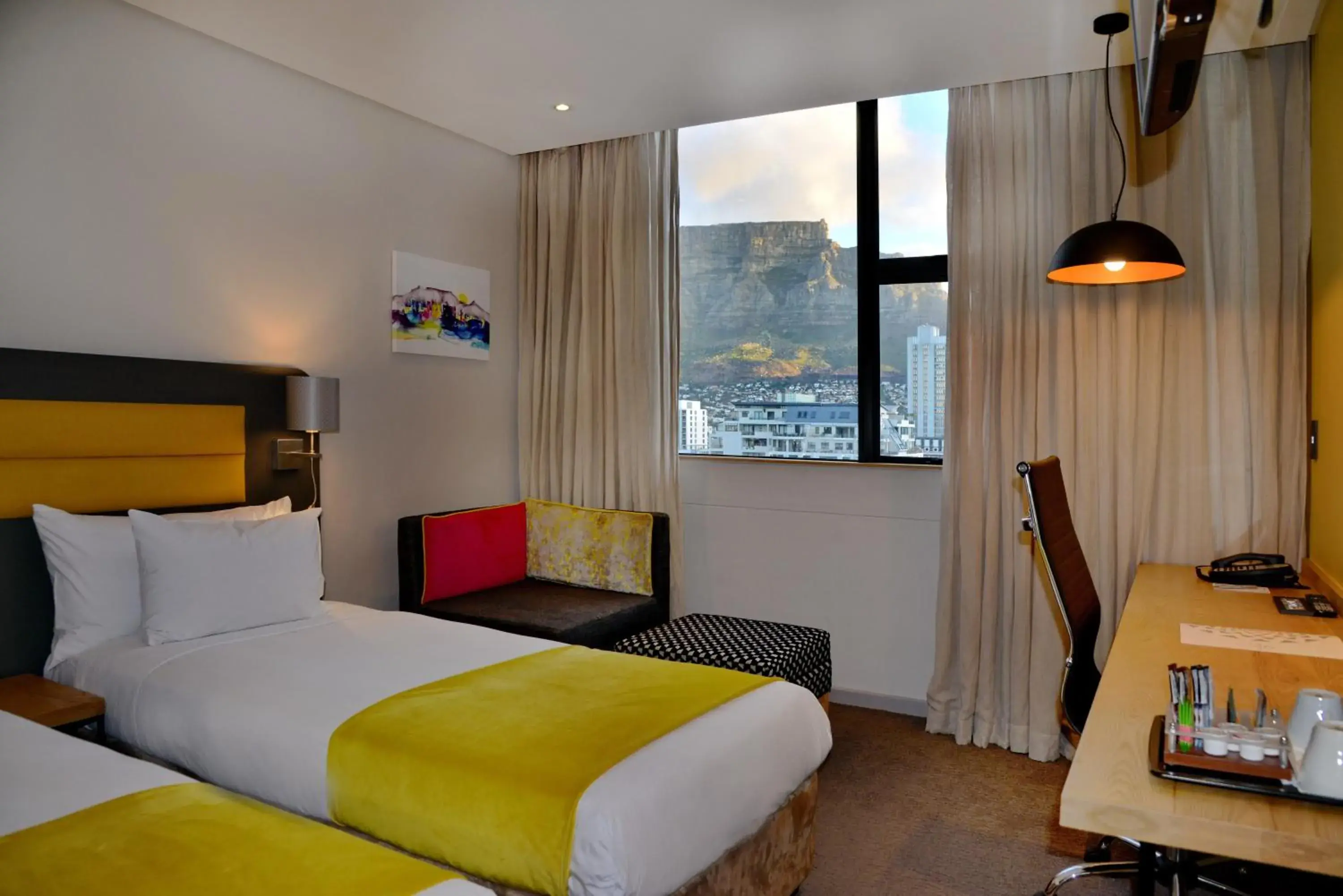 Mountain view, Bed in Cresta Grande Cape Town Mountain view, Bed in Cresta Grande Cape Town