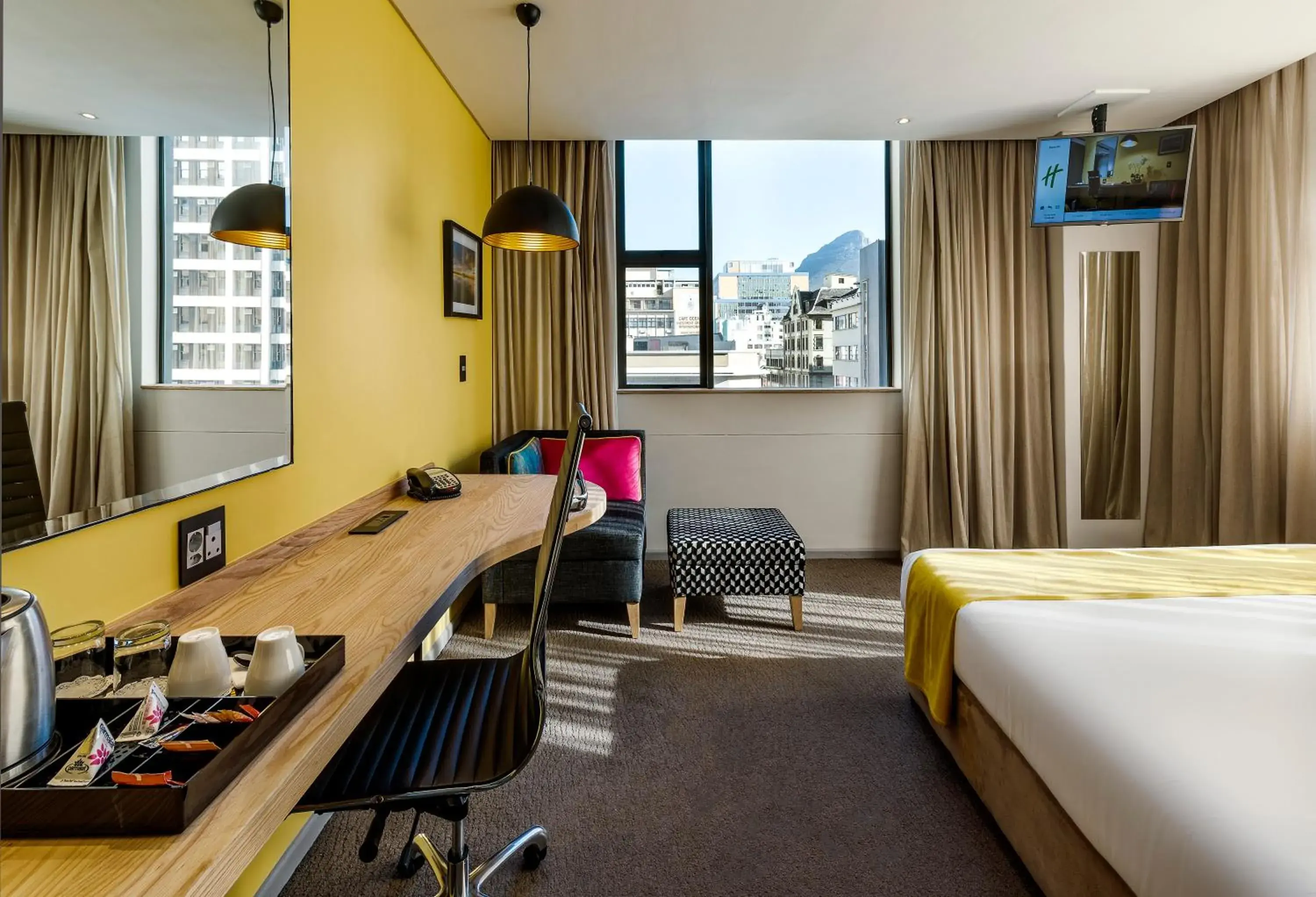 Photo of the whole room, Bed in Cresta Grande Cape Town Photo of the whole room, Bed in Cresta Grande Cape Town