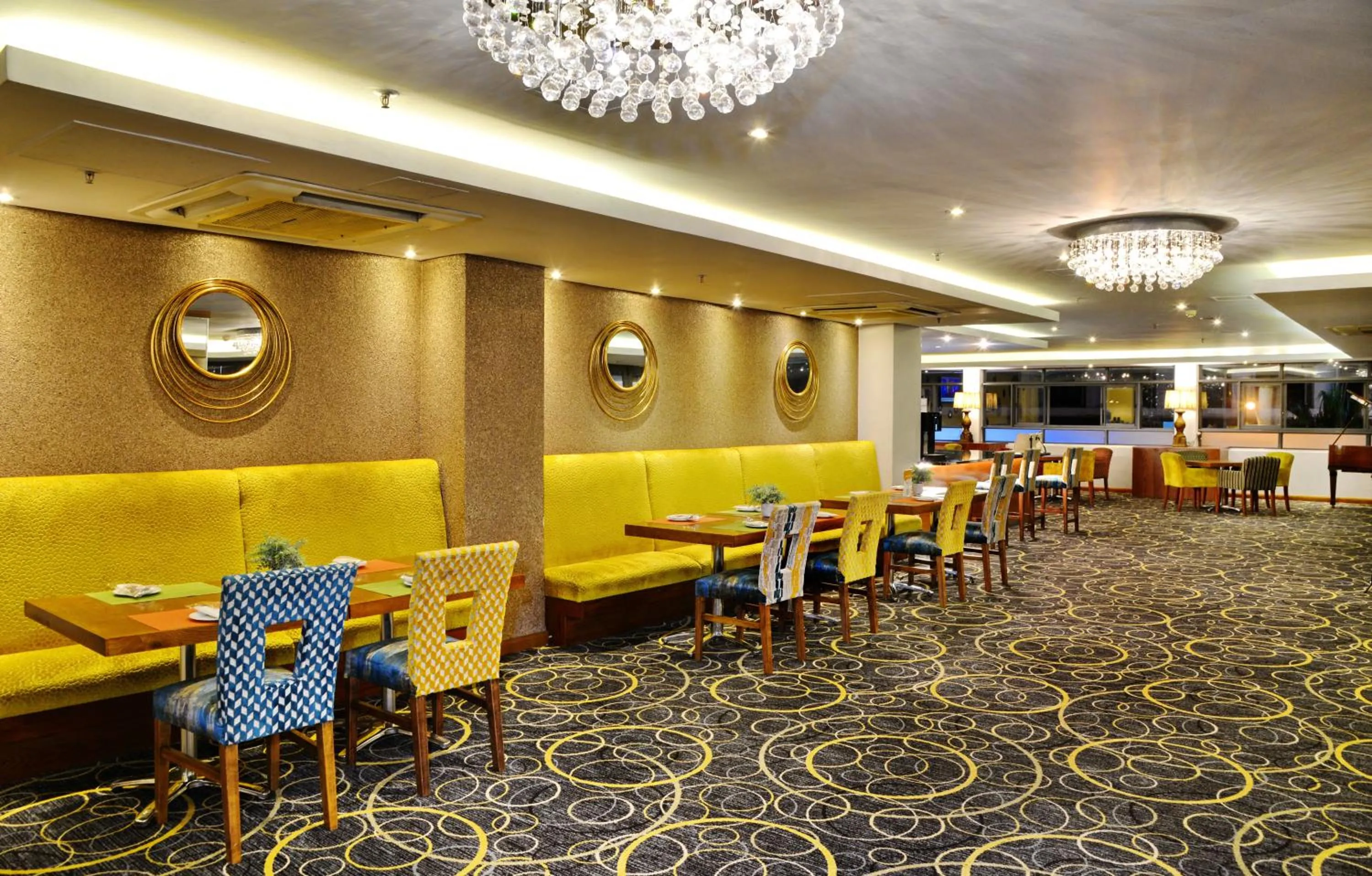 Restaurant/places to eat in Cresta Grande Cape Town