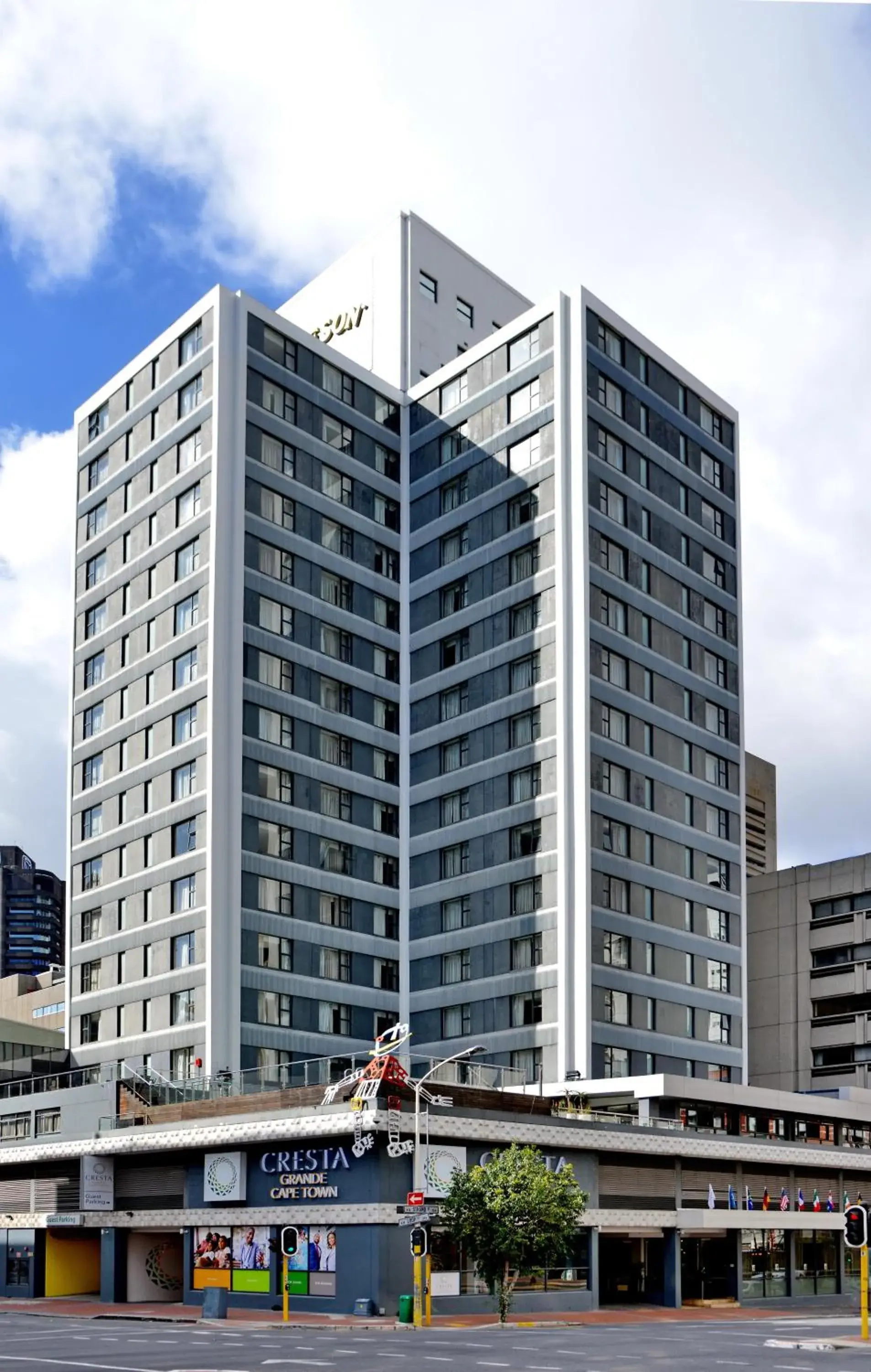 Property building in Cresta Grande Cape Town Property building in Cresta Grande Cape Town