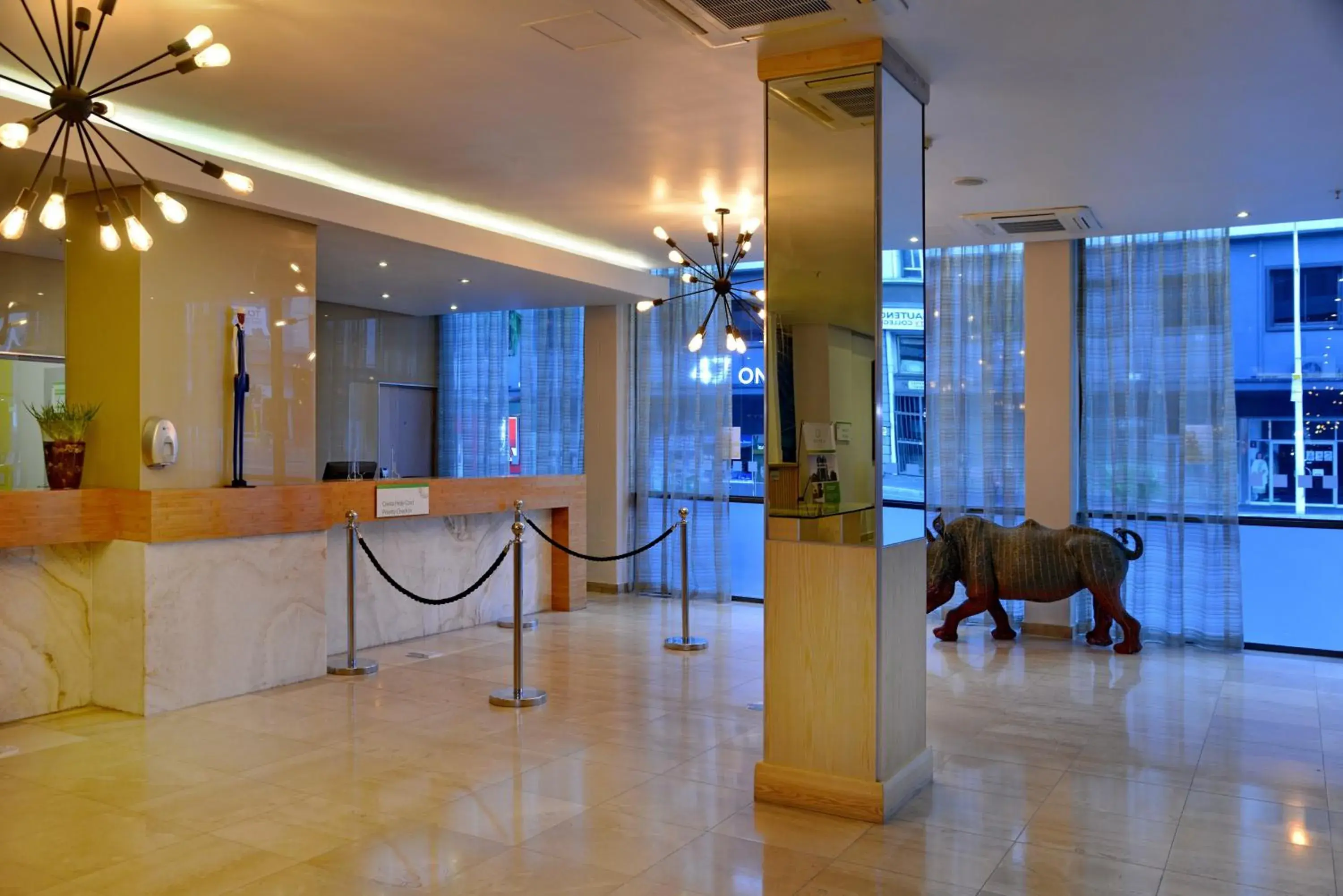 Lobby or reception in Cresta Grande Cape Town Lobby or reception in Cresta Grande Cape Town