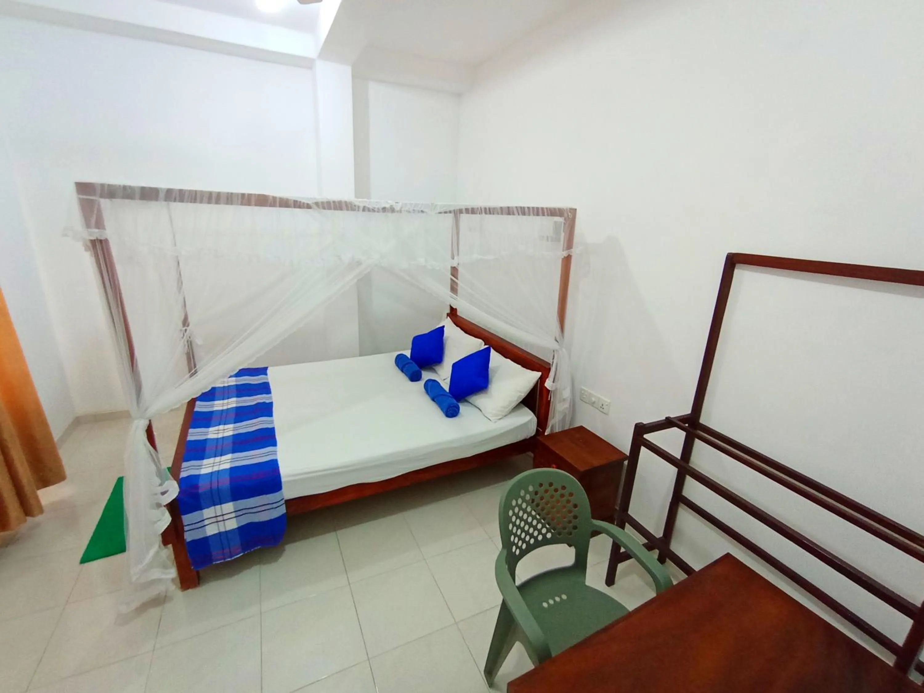 Bed in Allan Guest Mirissa