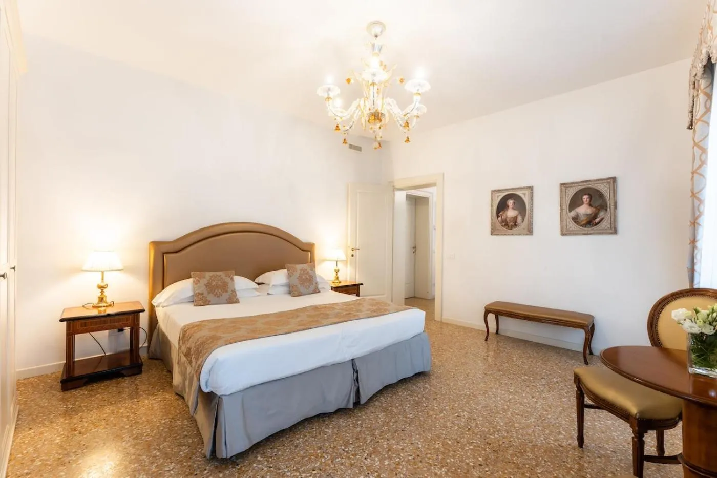 Photo of the whole room, Bed in San Teodoro Palace - Luxury Apartments