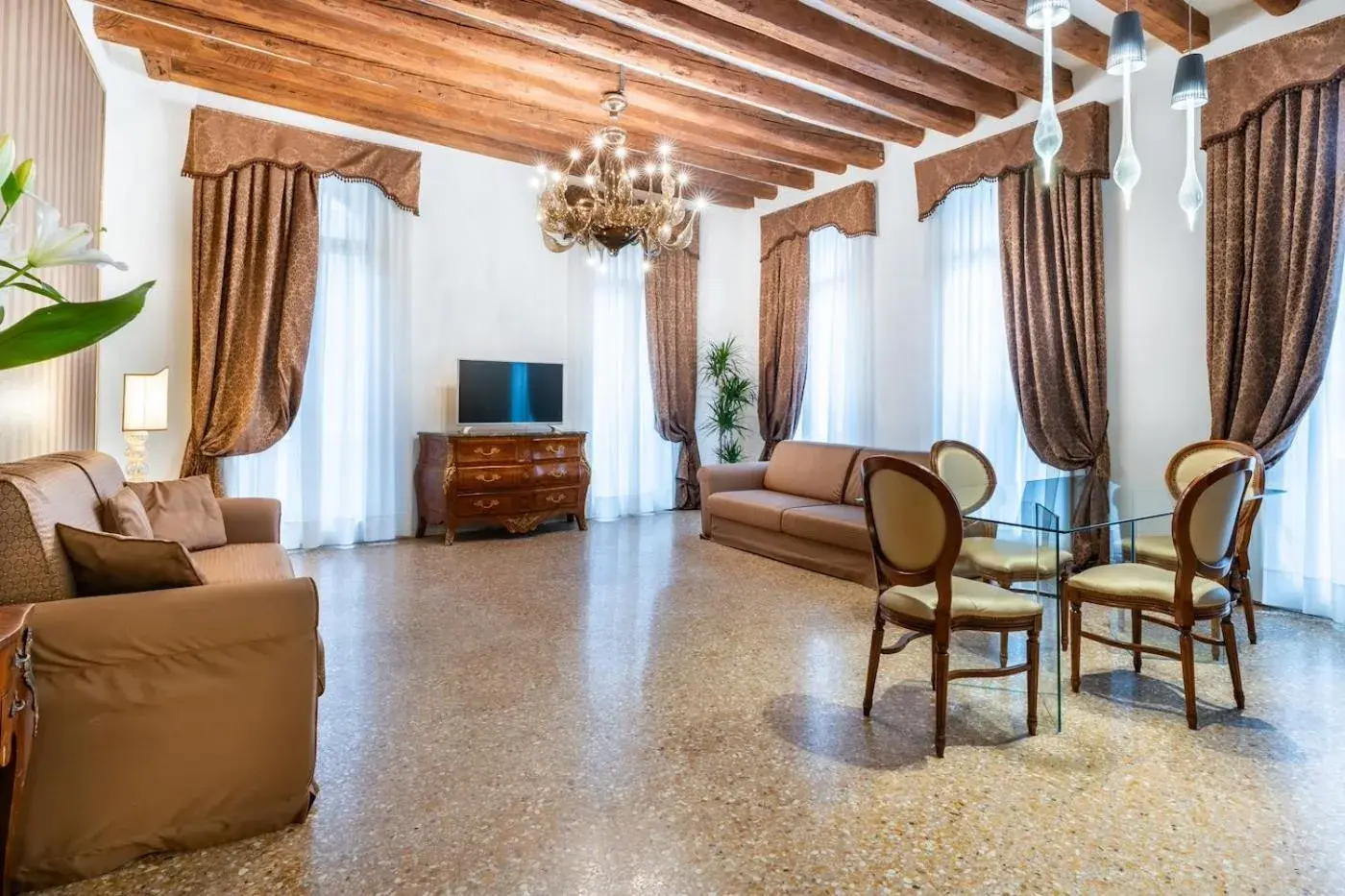 Living room in San Teodoro Palace - Luxury Apartments Living room in San Teodoro Palace - Luxury Apartments