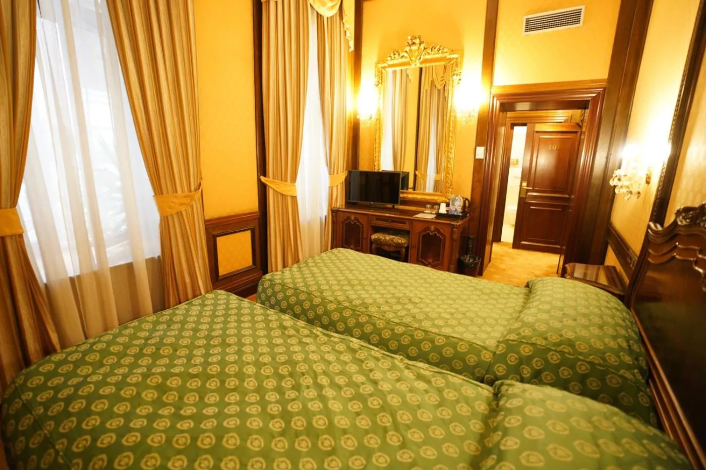 Bed in Hotel Casa Capsa