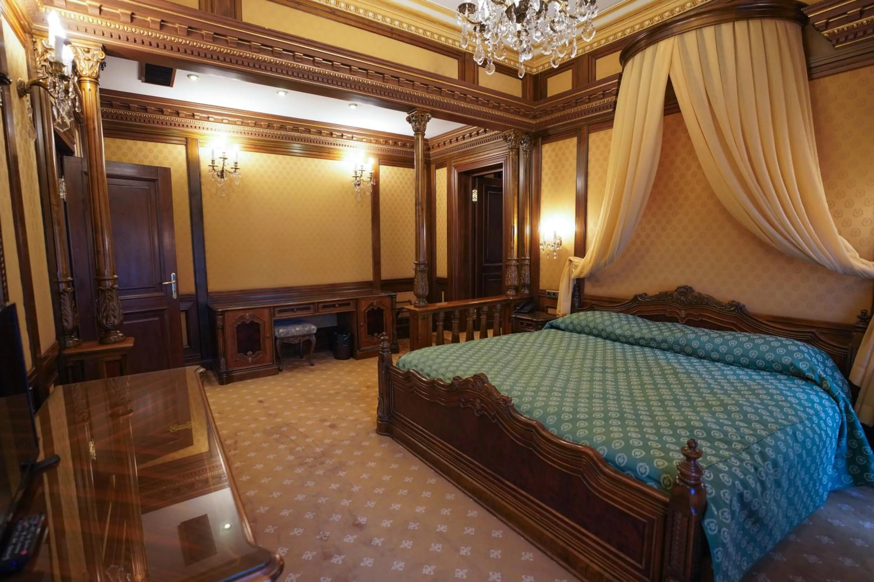 Bed in Hotel Casa Capsa