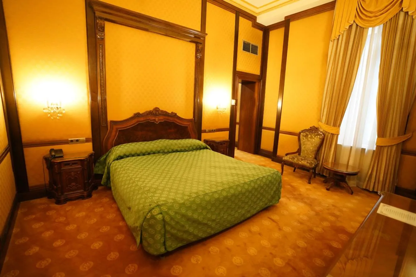 Bed in Hotel Casa Capsa
