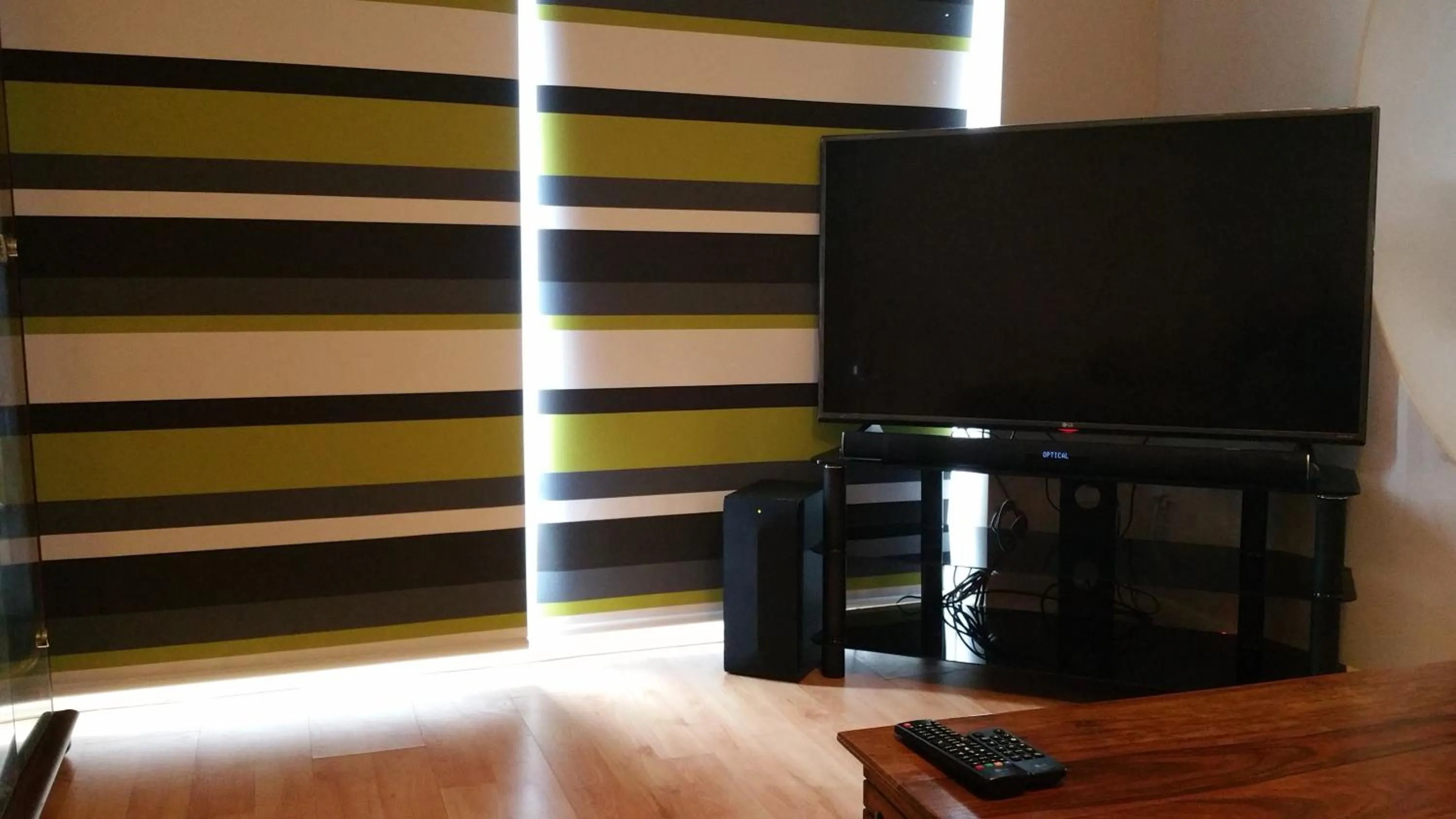 Communal lounge/ TV room in Maindee Guest House