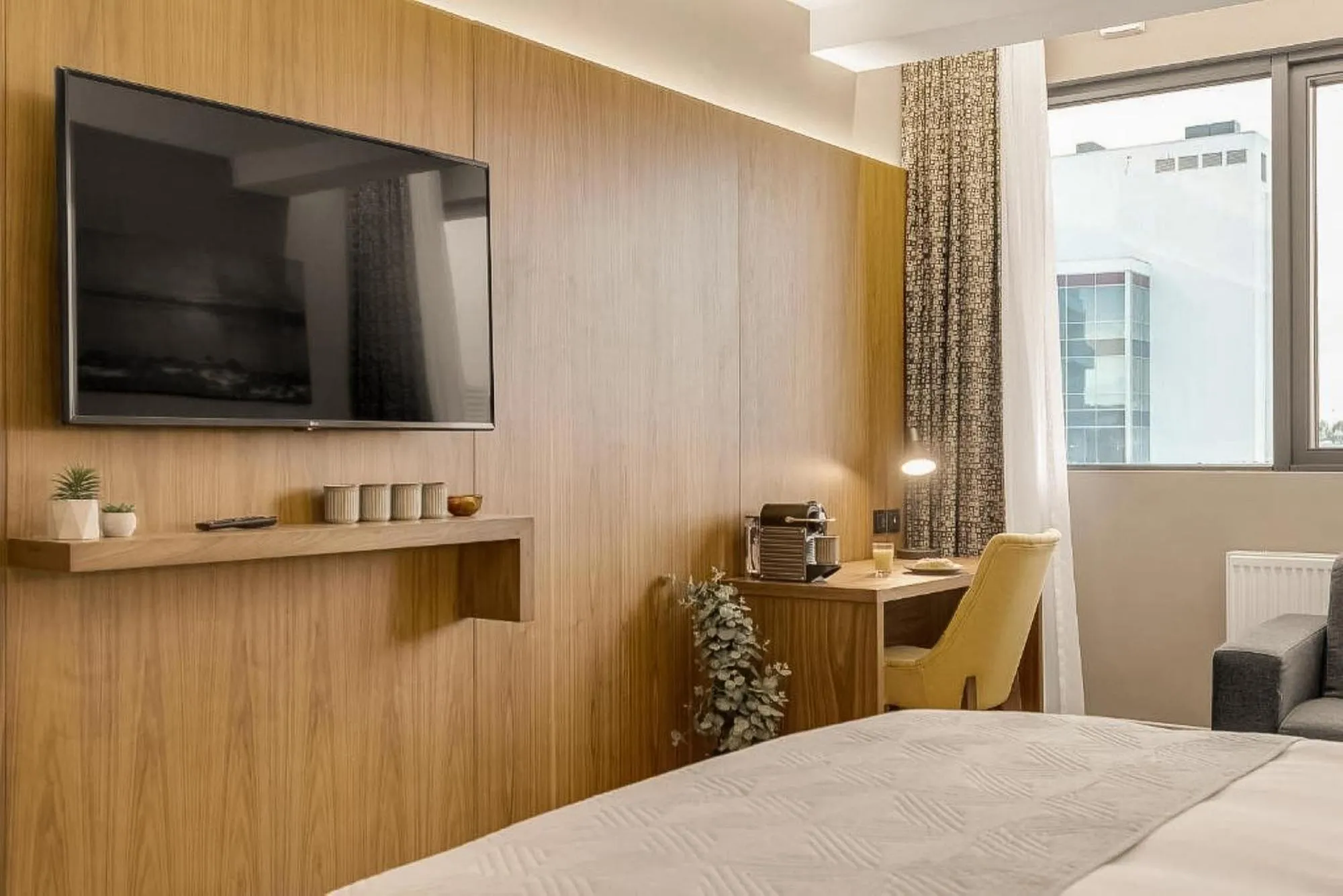 Communal lounge/ TV room, Bed in Hotel Muli