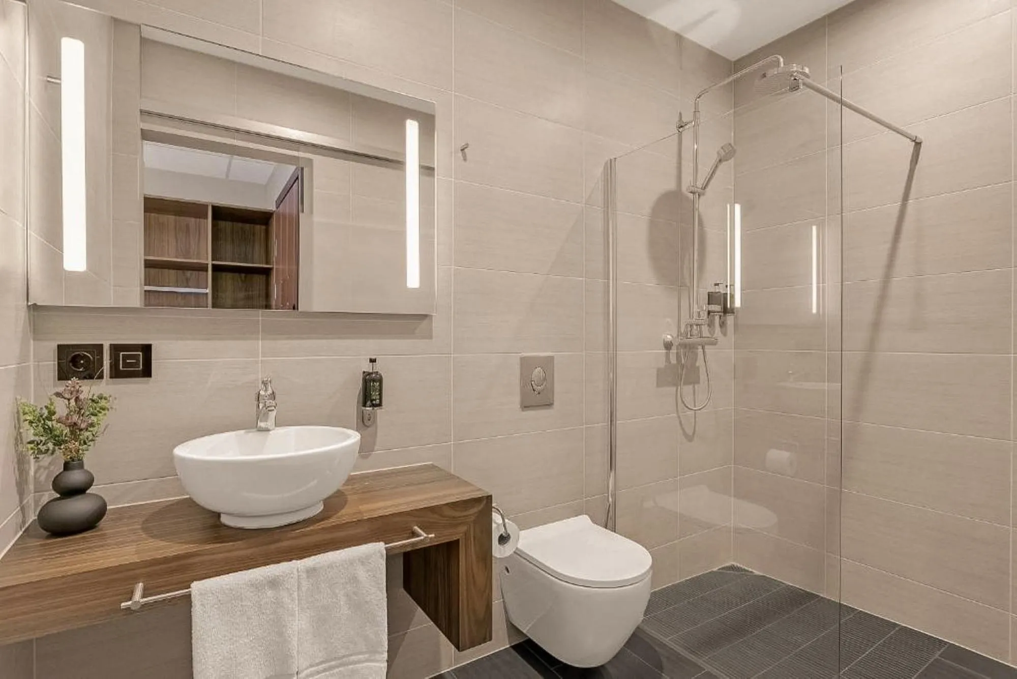 Shower in Hotel Muli