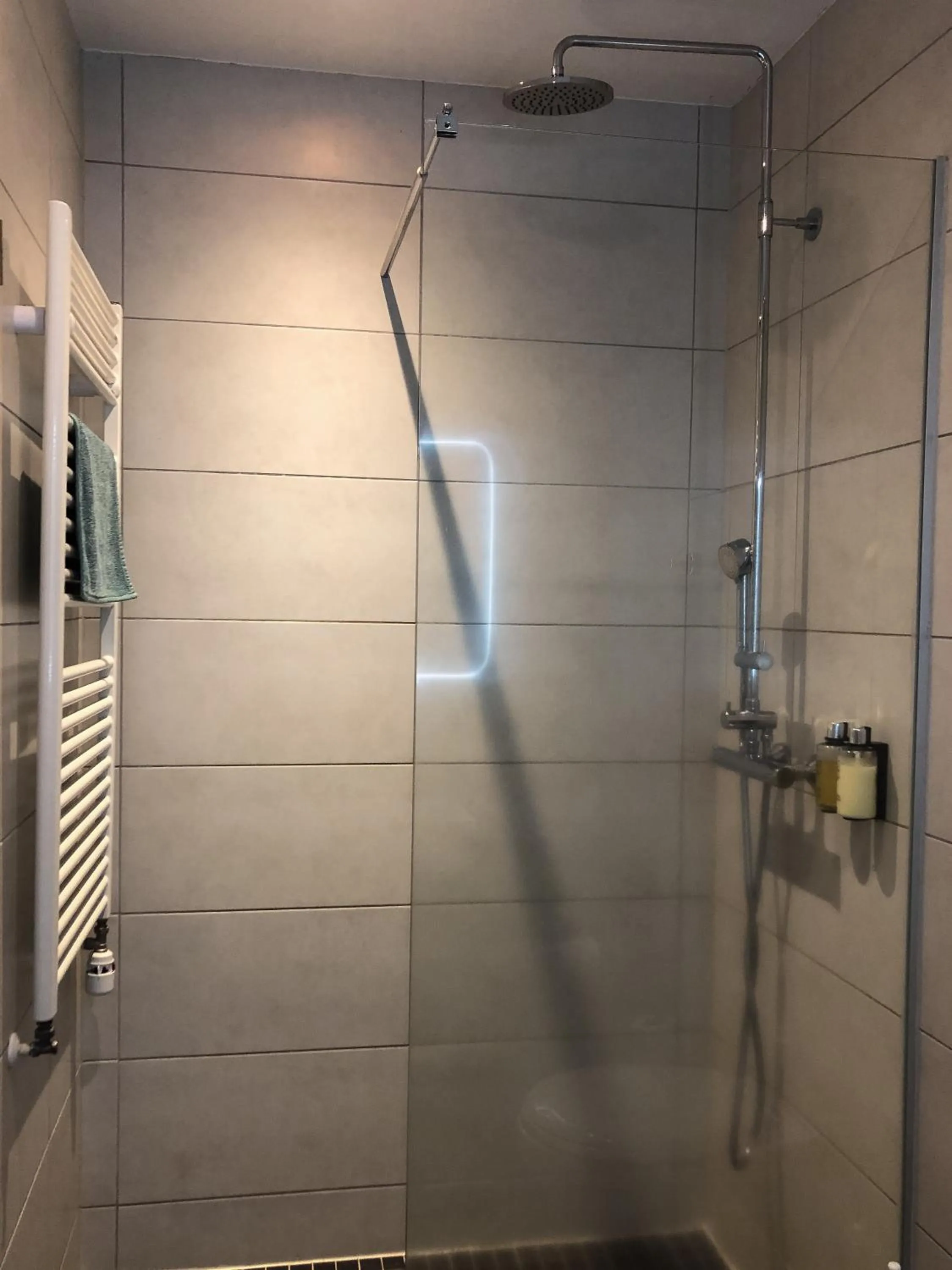 Shower in Hotel Muli