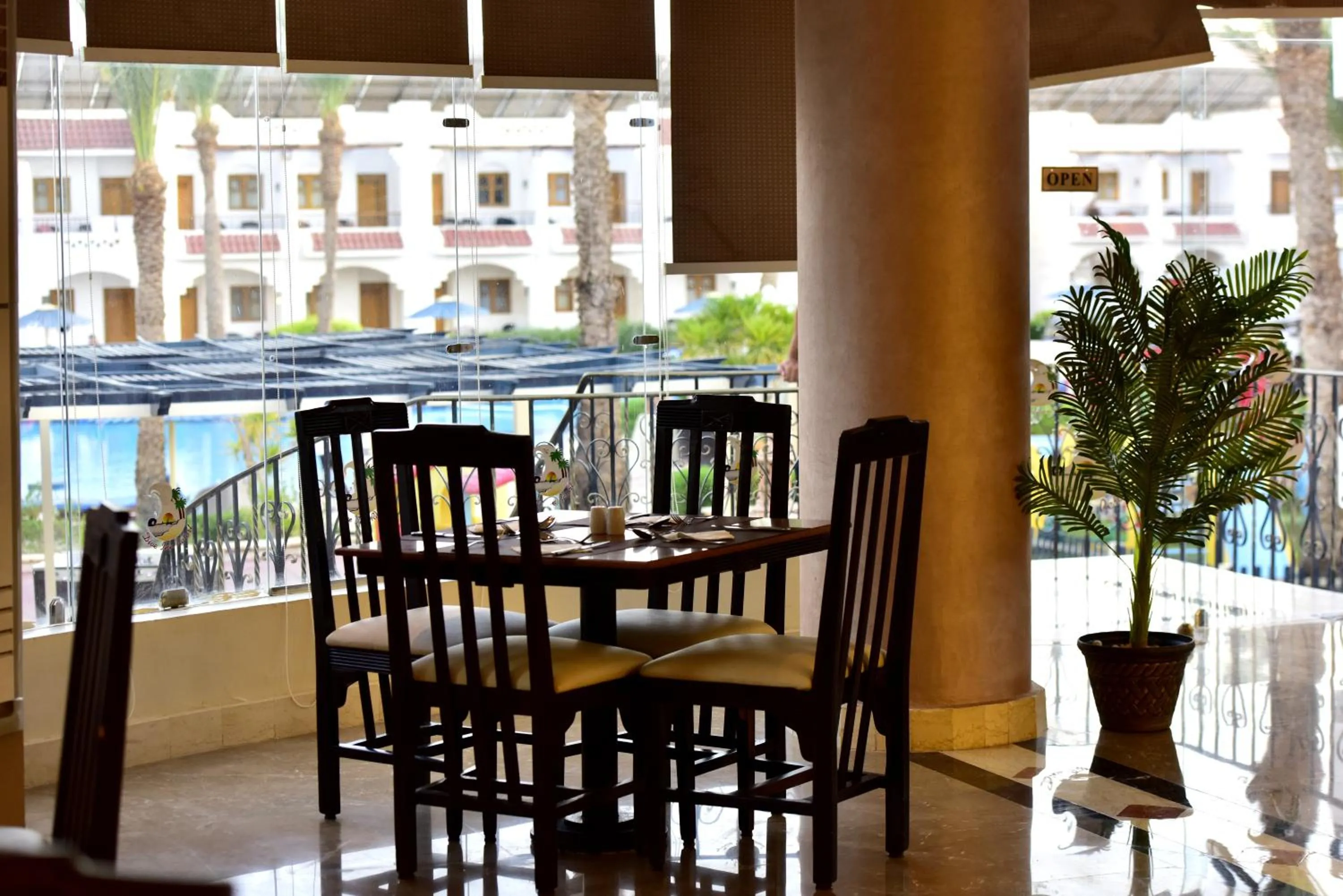 Restaurant/places to eat in Dive Inn Resort