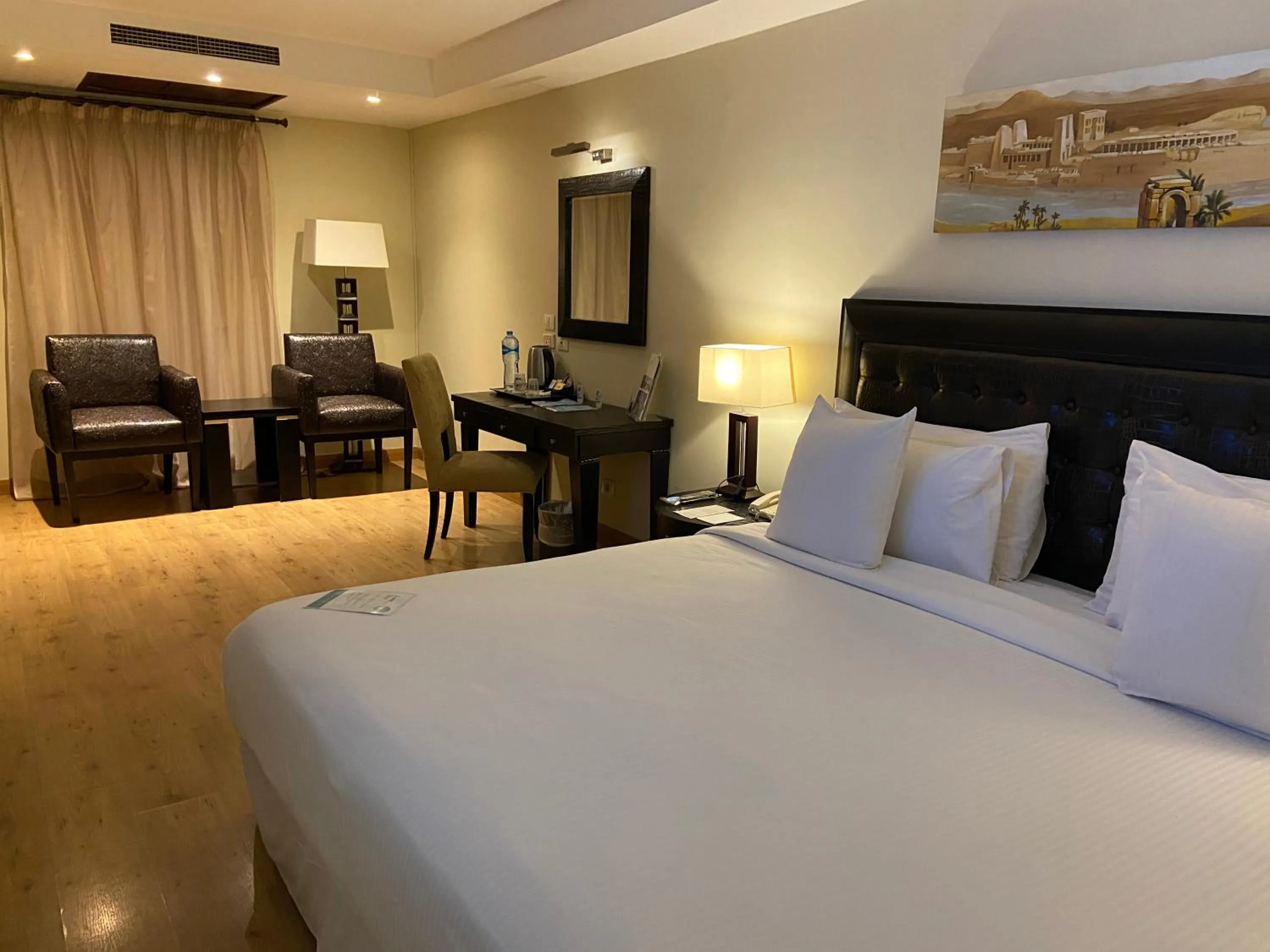 Seating area, Bed in Barceló Cairo Pyramids