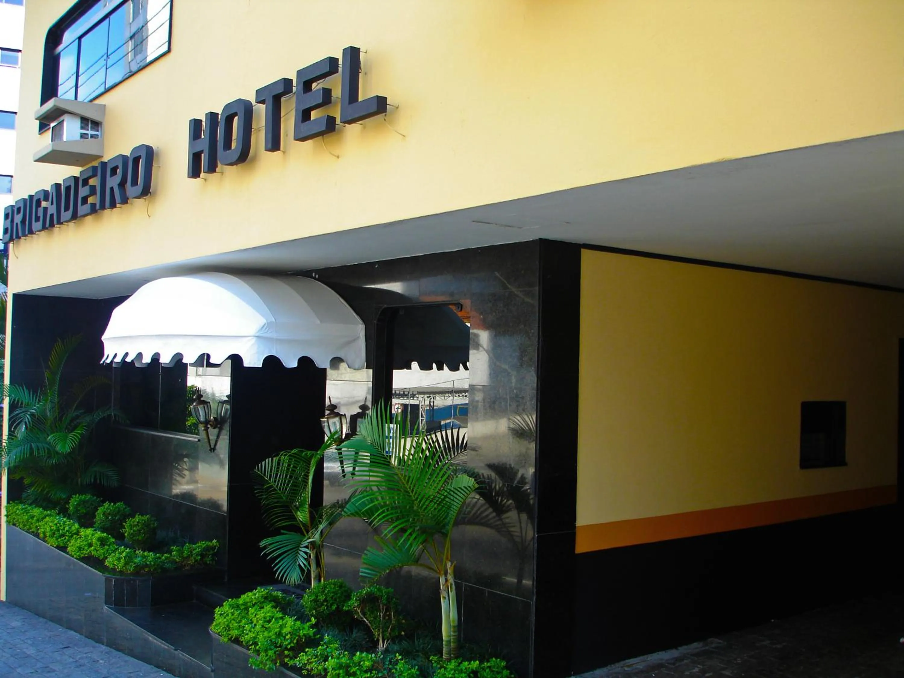 Facade/entrance in Hotel Brigadeiro