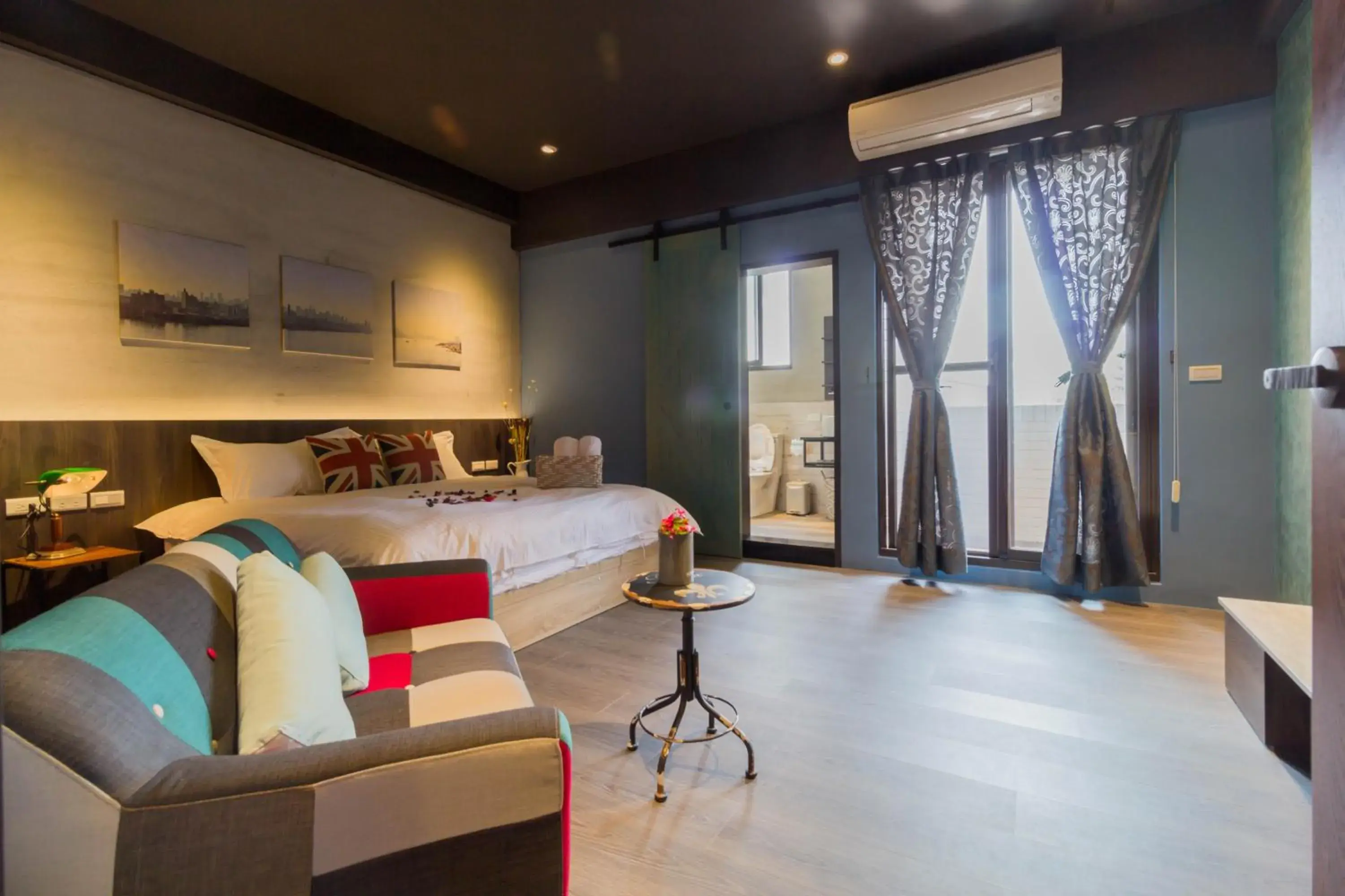 Bed in Book 5 Bed in Book 5